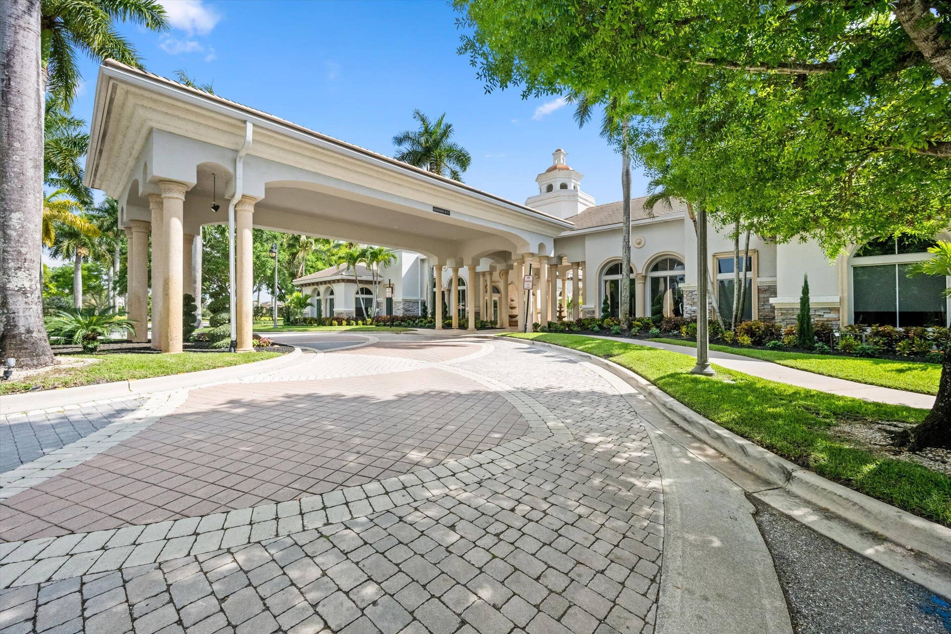 10586 Versailles Boulevard, Wellington, FL 33449 Versailles Clubhouse