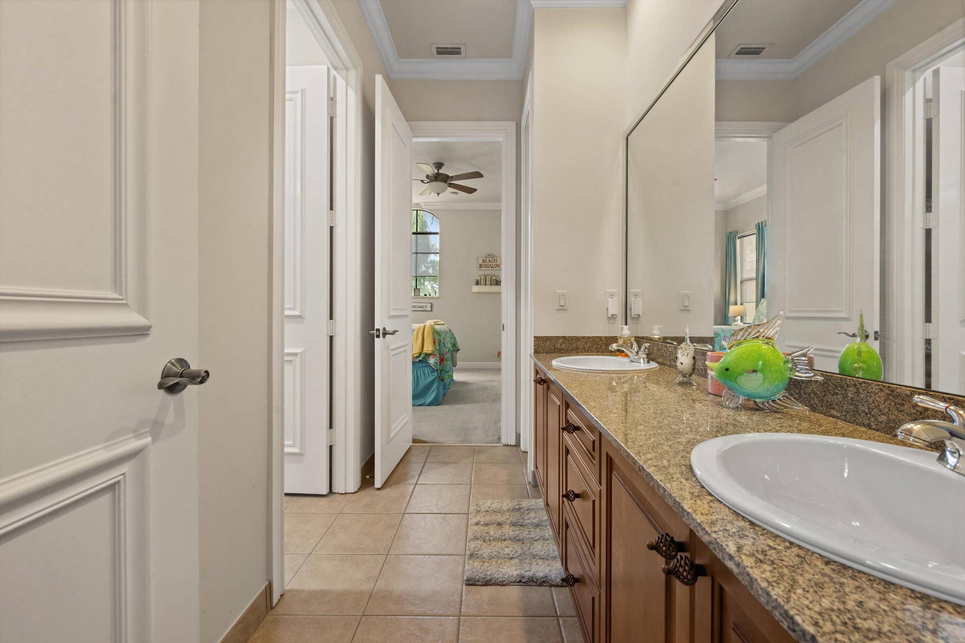 10586 Versailles Boulevard, Wellington, FL 33449 Full Guest Bath 2