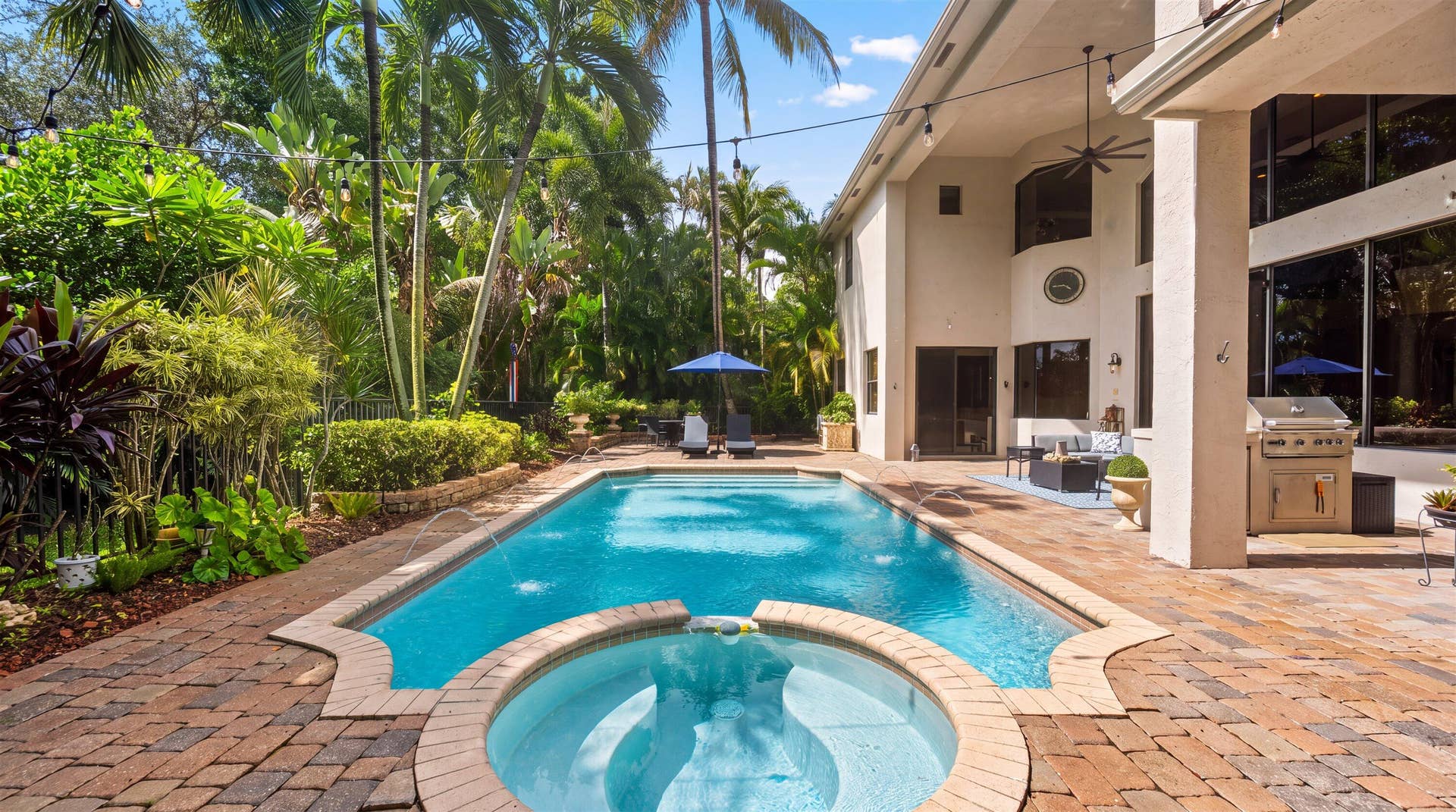 10586 Versailles Boulevard, Wellington, FL 33449 Imagine Enjoying the Outdoors
