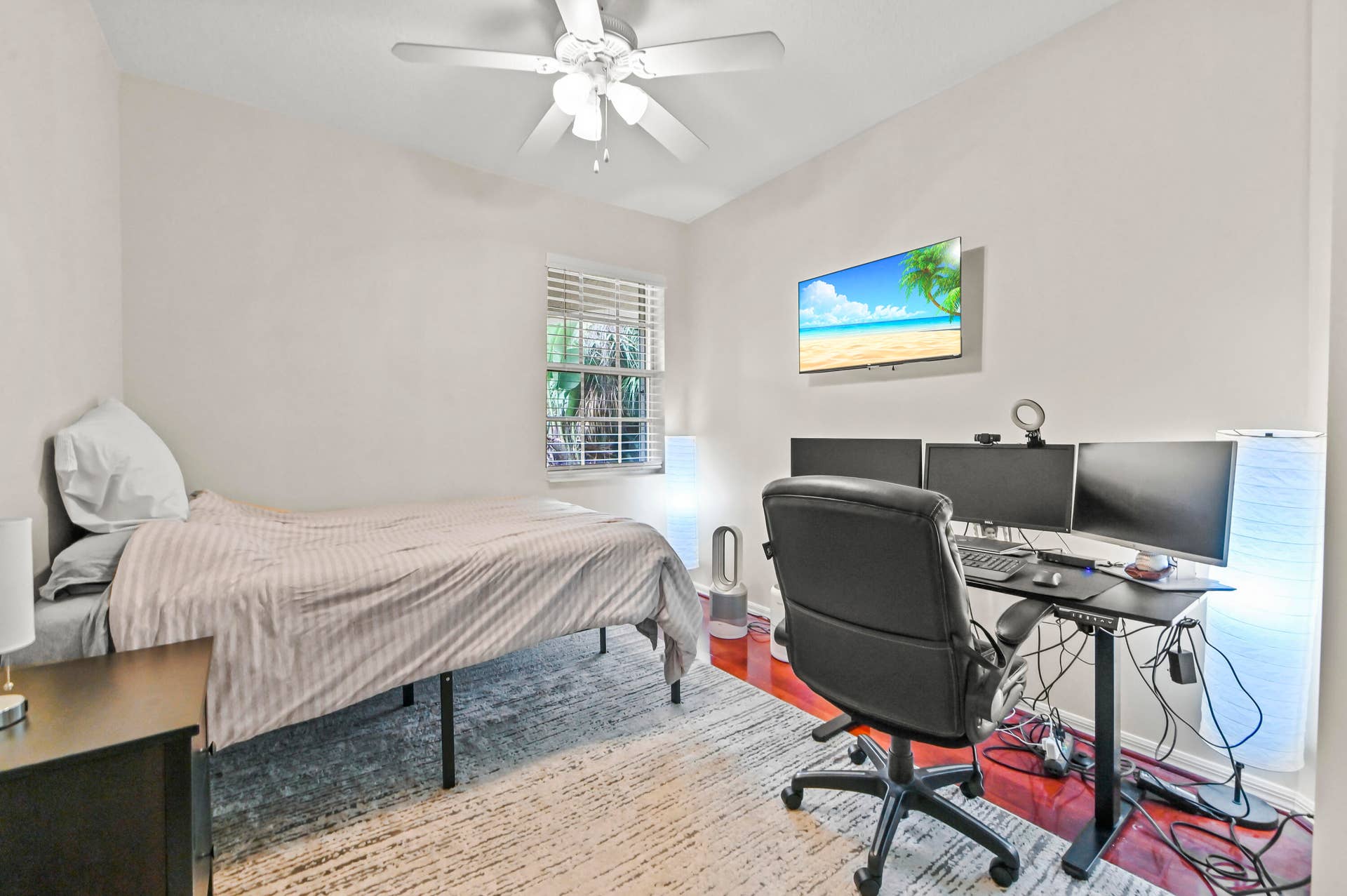 25 Bedroom 02