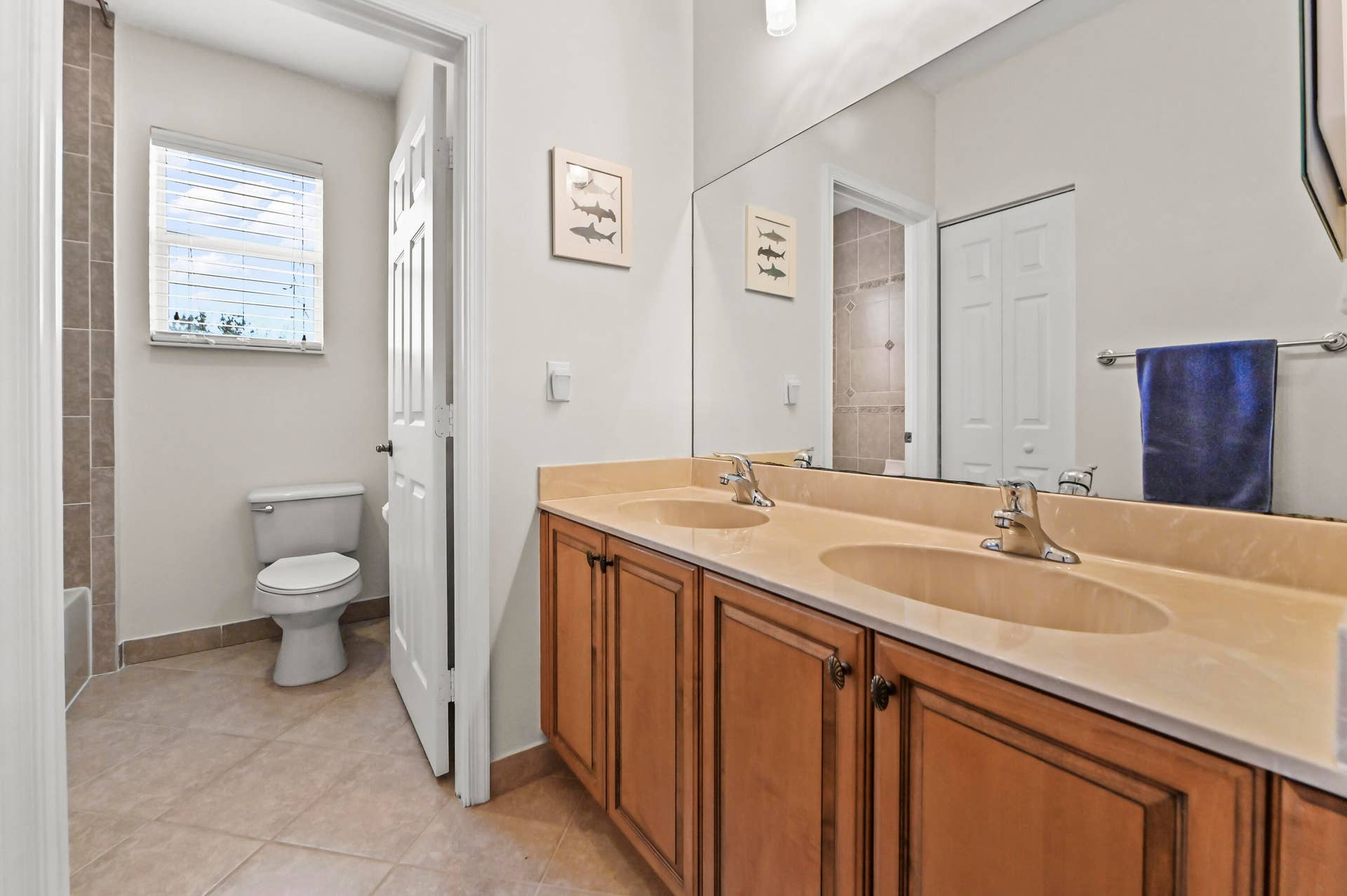 30 Bathroom 01