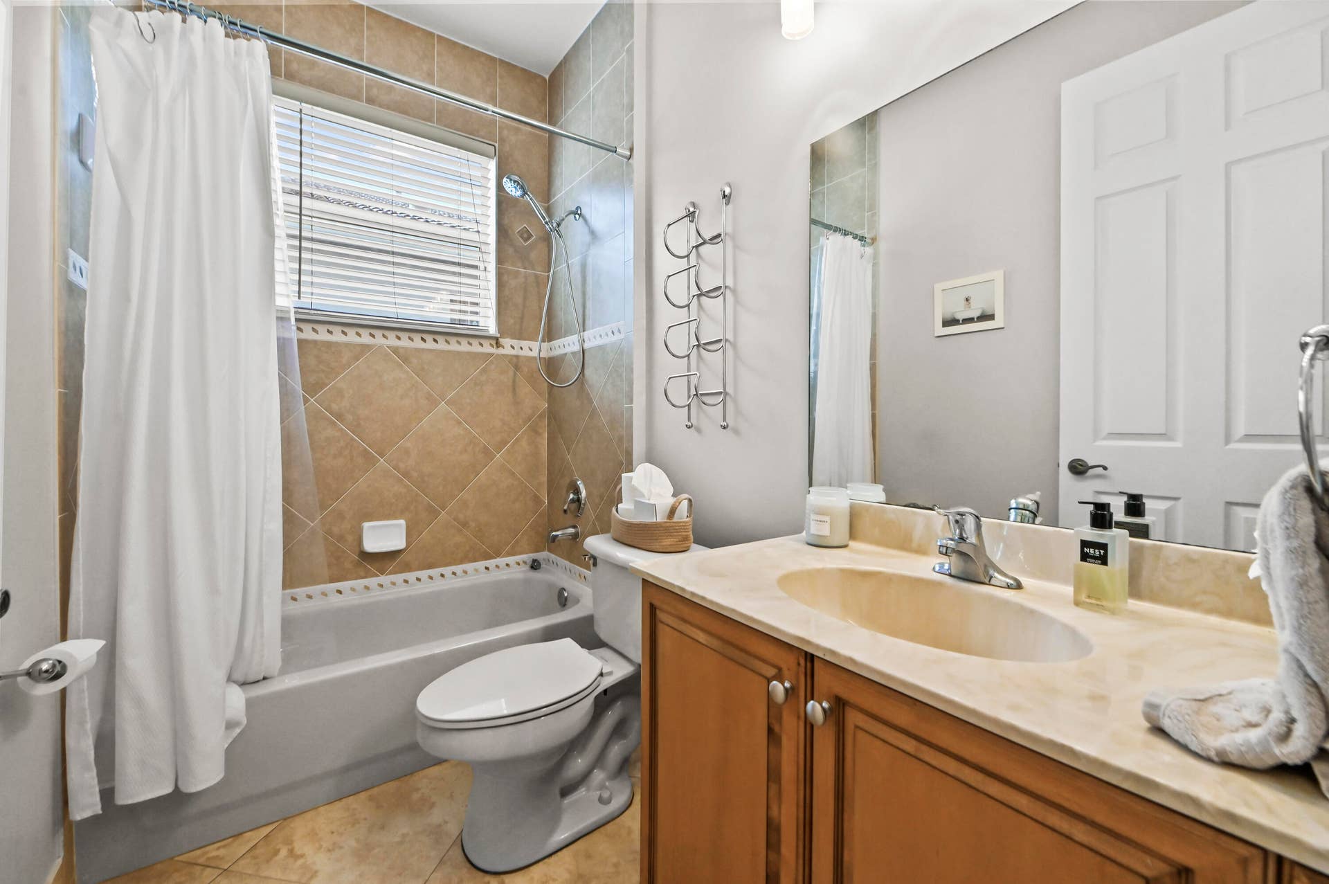 20 Bathroom 01