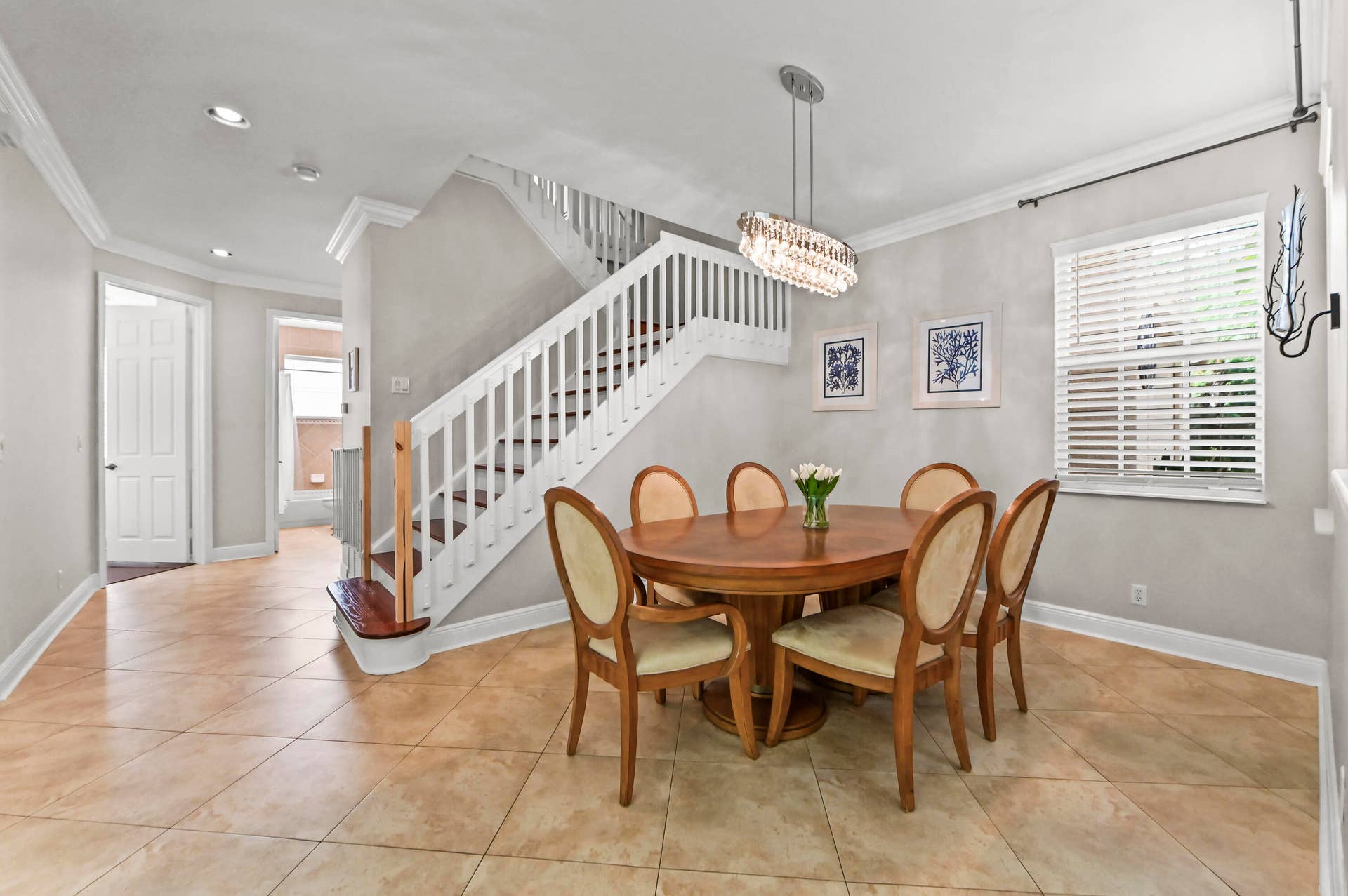 09 Dining room 02