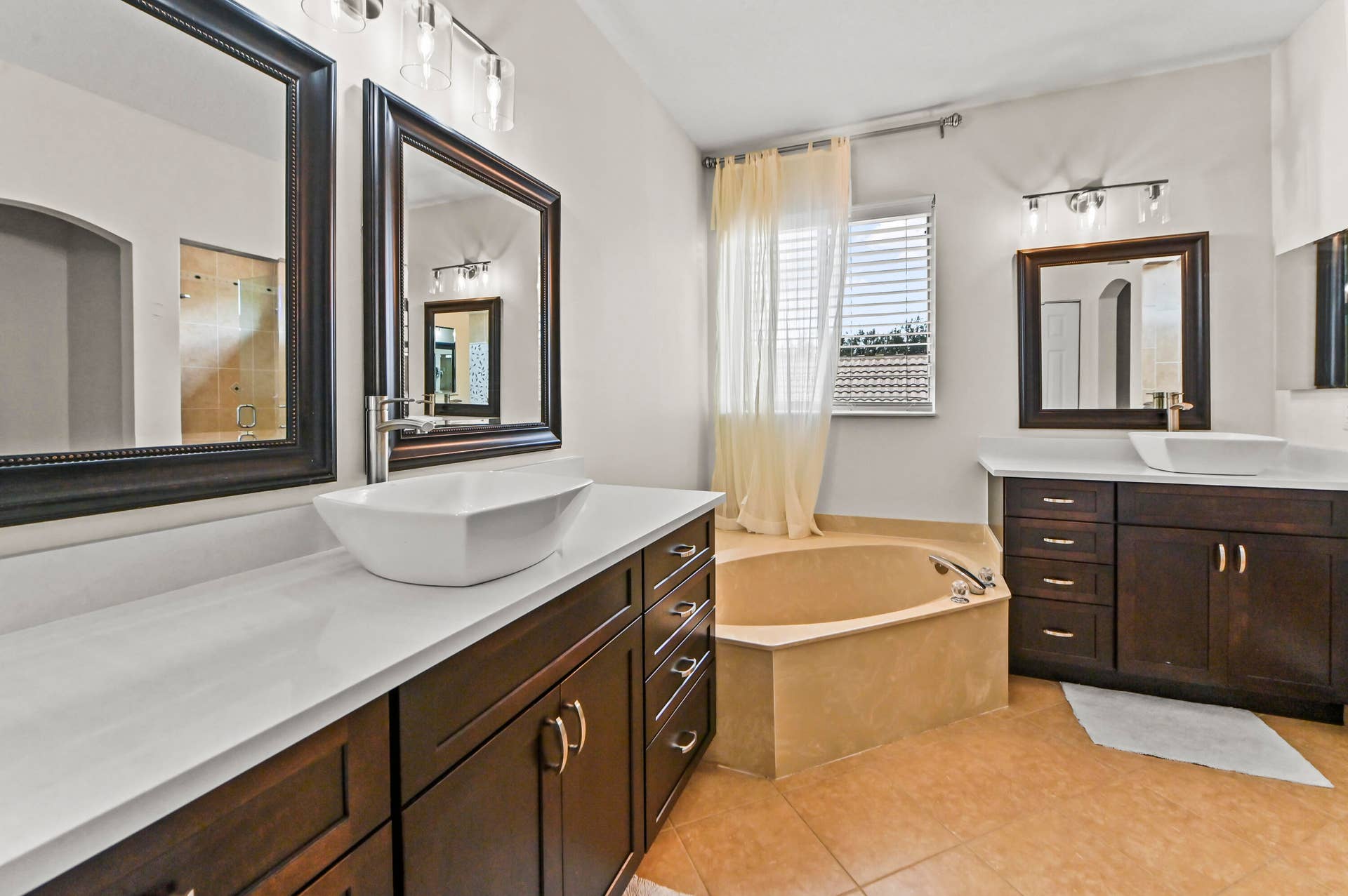 36 Bathroom 01