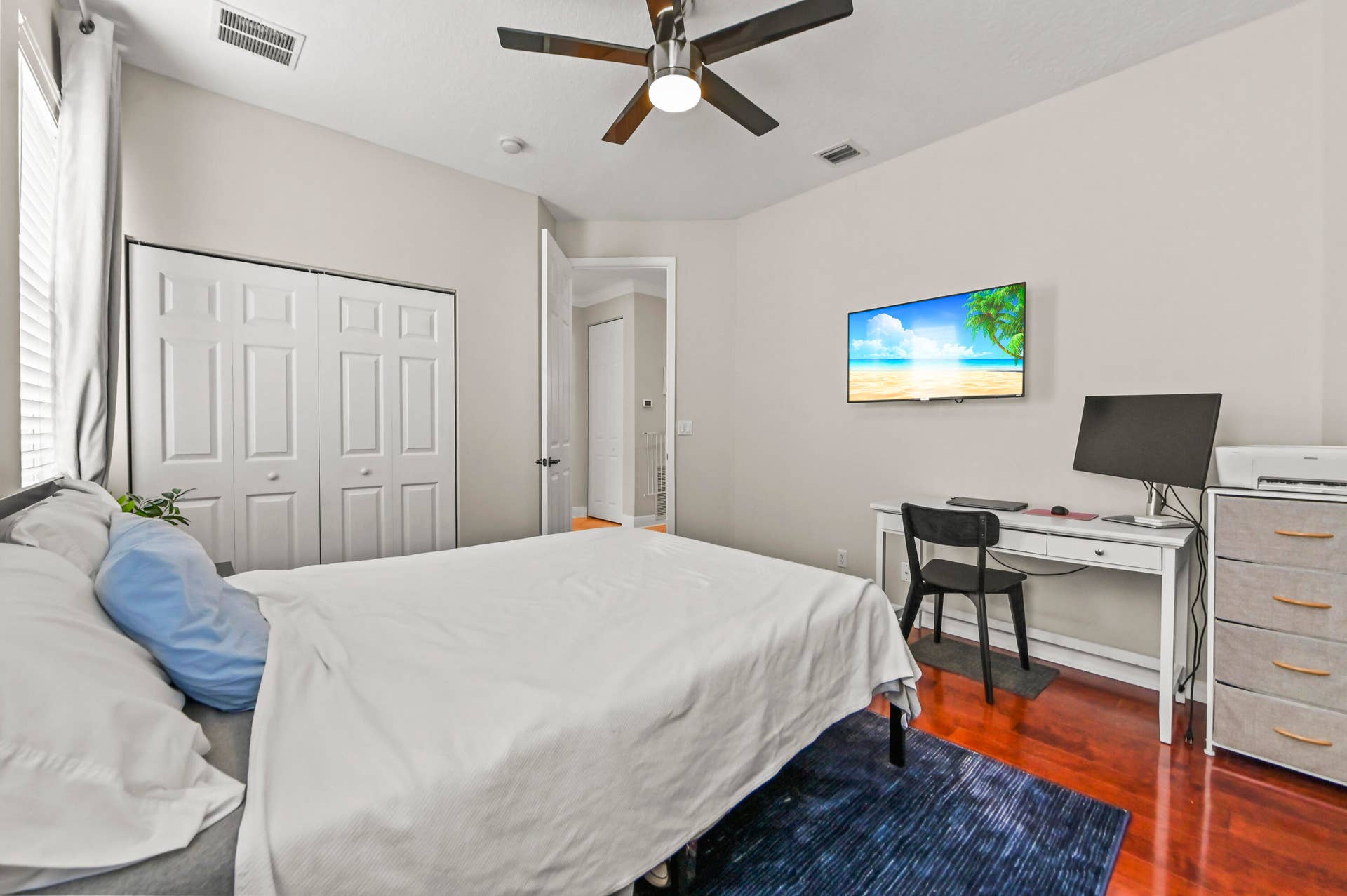 19 Bedroom 02