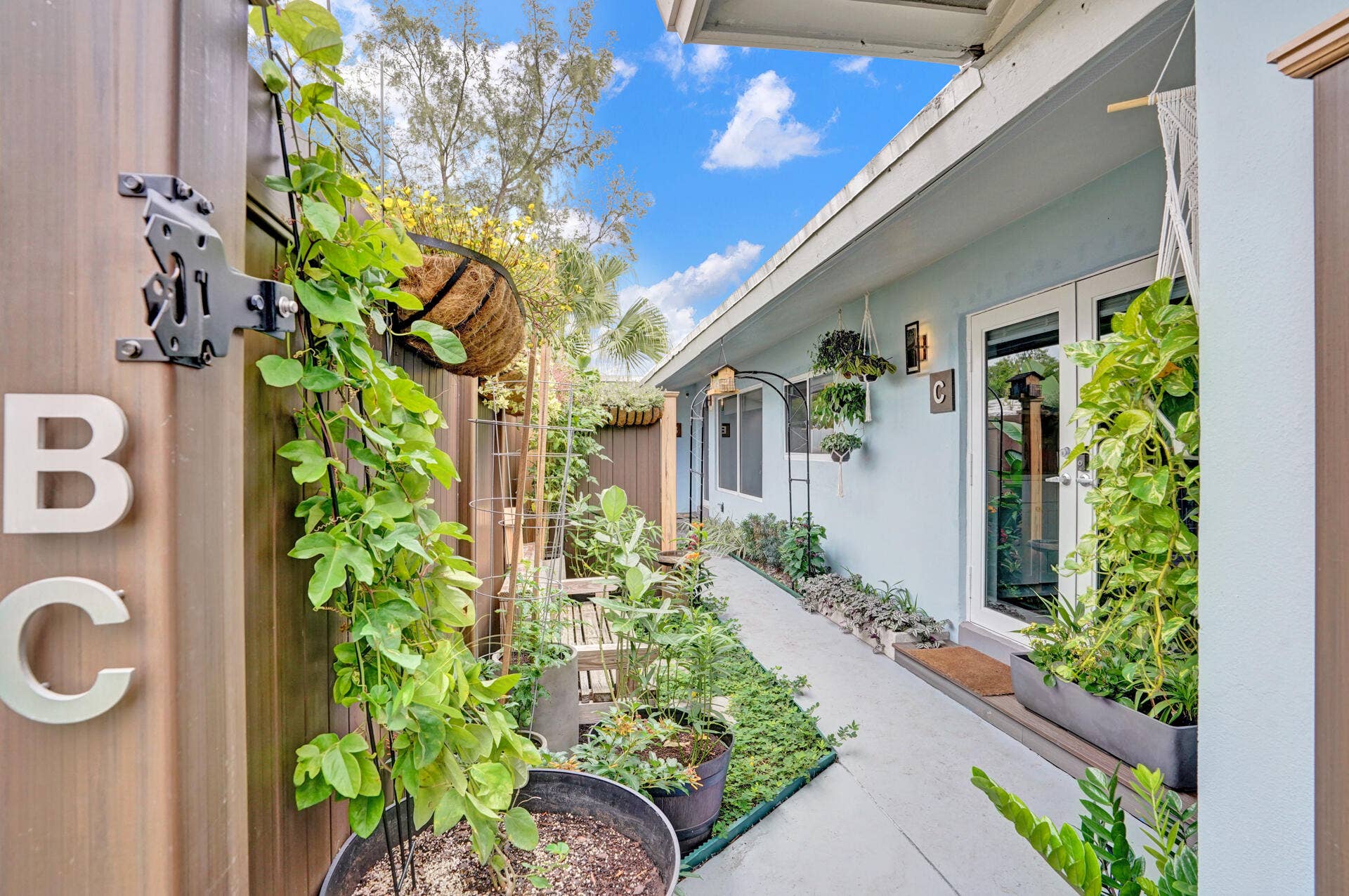 1236 NE 18th Avenue, #B-C, Fort Lauderdale, FL 33304 DSC02101