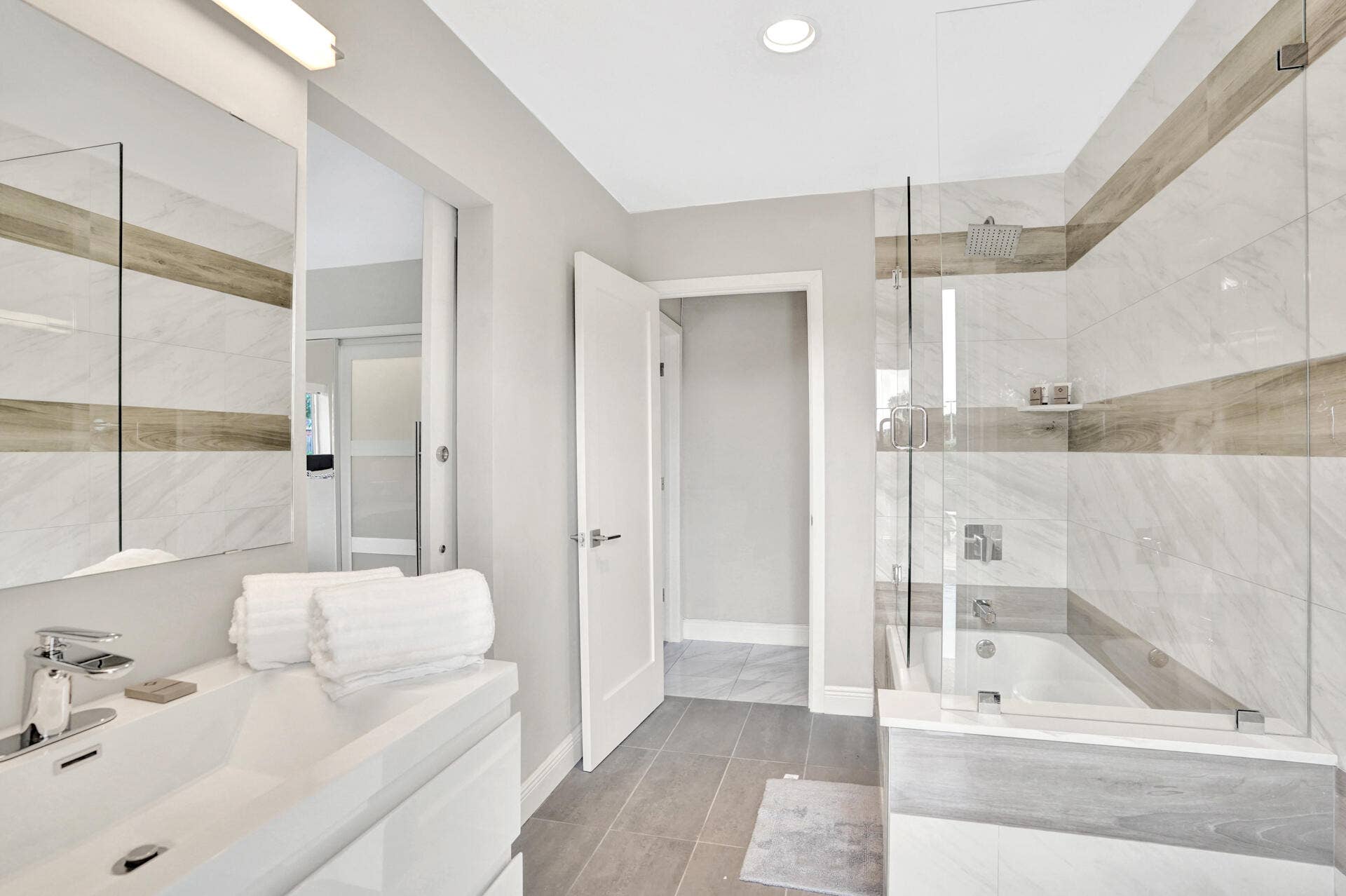 1236 NE 18th Avenue, #B-C, Fort Lauderdale, FL 33304 DSC02179