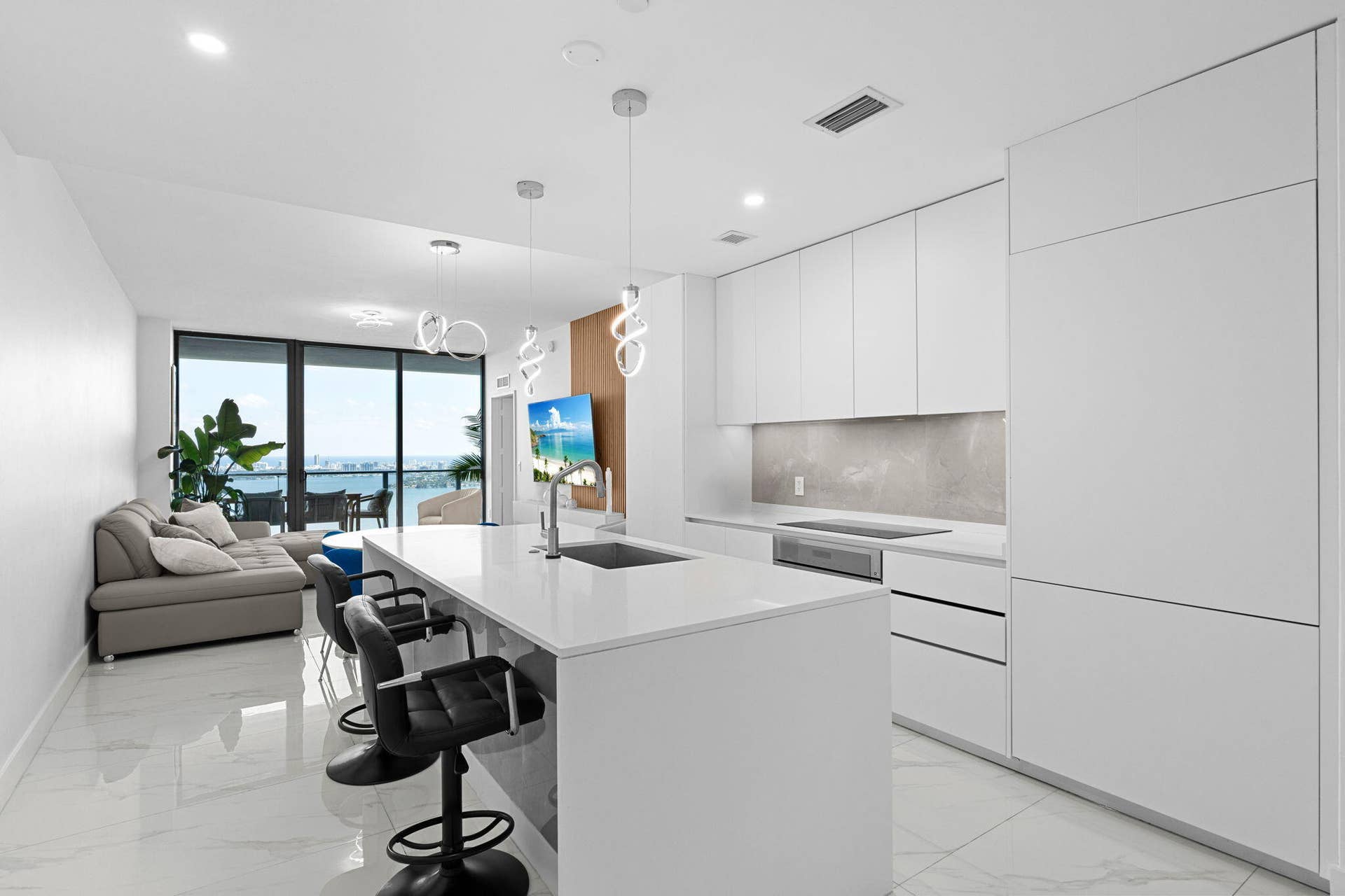 8-web-or-mls-A7401395