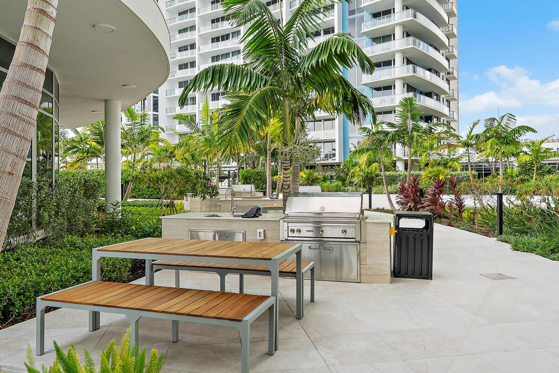 220 Lake Shore Drive, #1402, Lake Park, FL 33403 6th Floor - Grill Stations