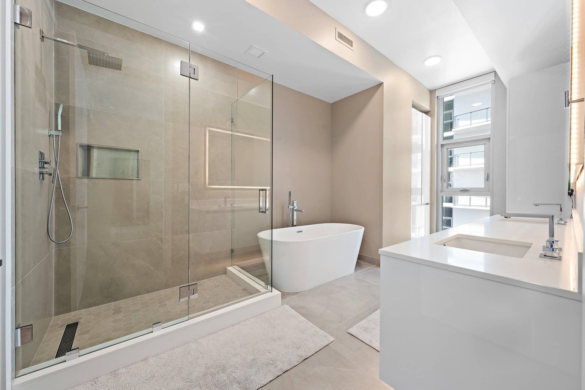 220 Lake Shore Drive, #1402, Lake Park, FL 33403 Primary Bathroom