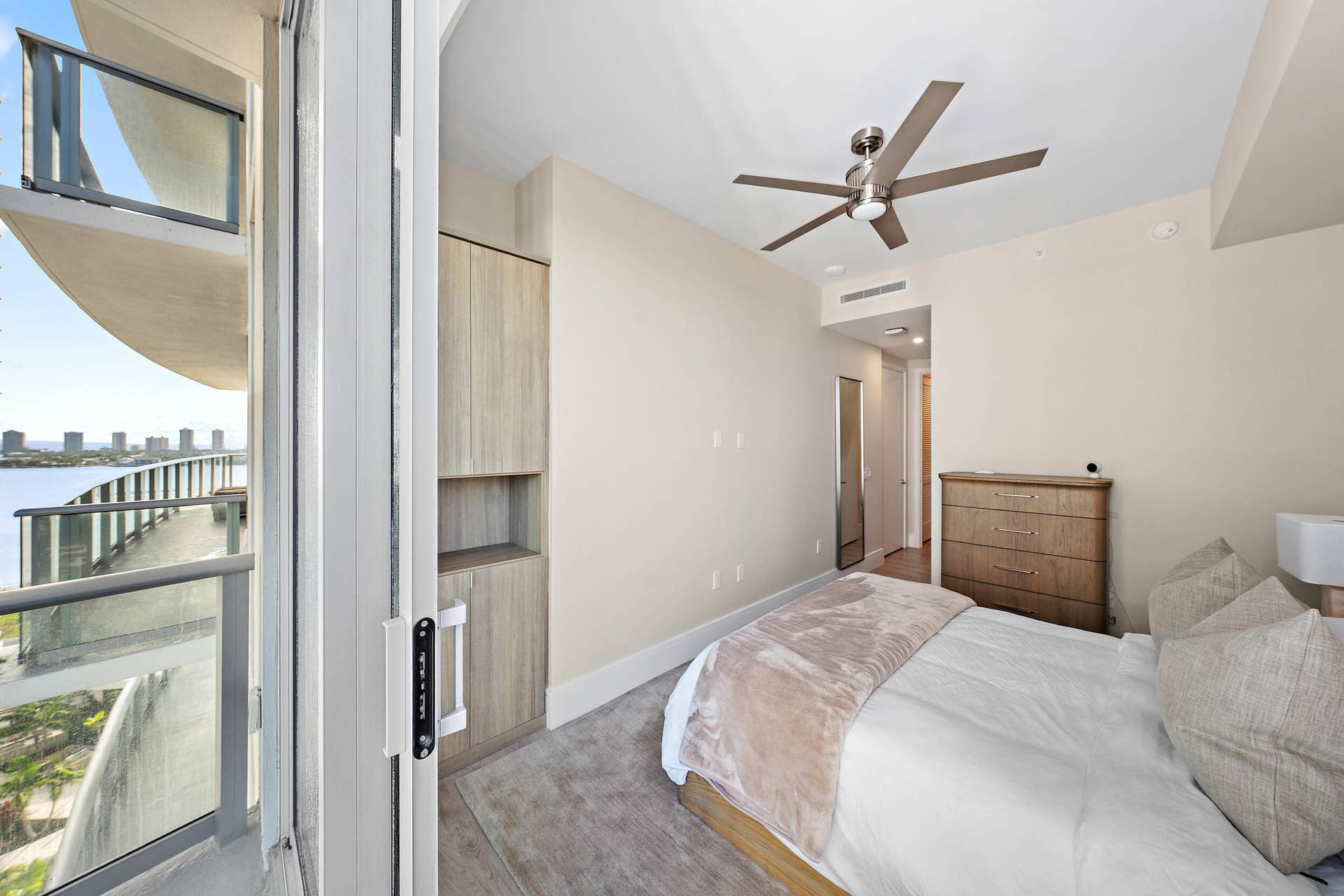 220 Lake Shore Drive, #1402, Lake Park, FL 33403 Guest Bedroom