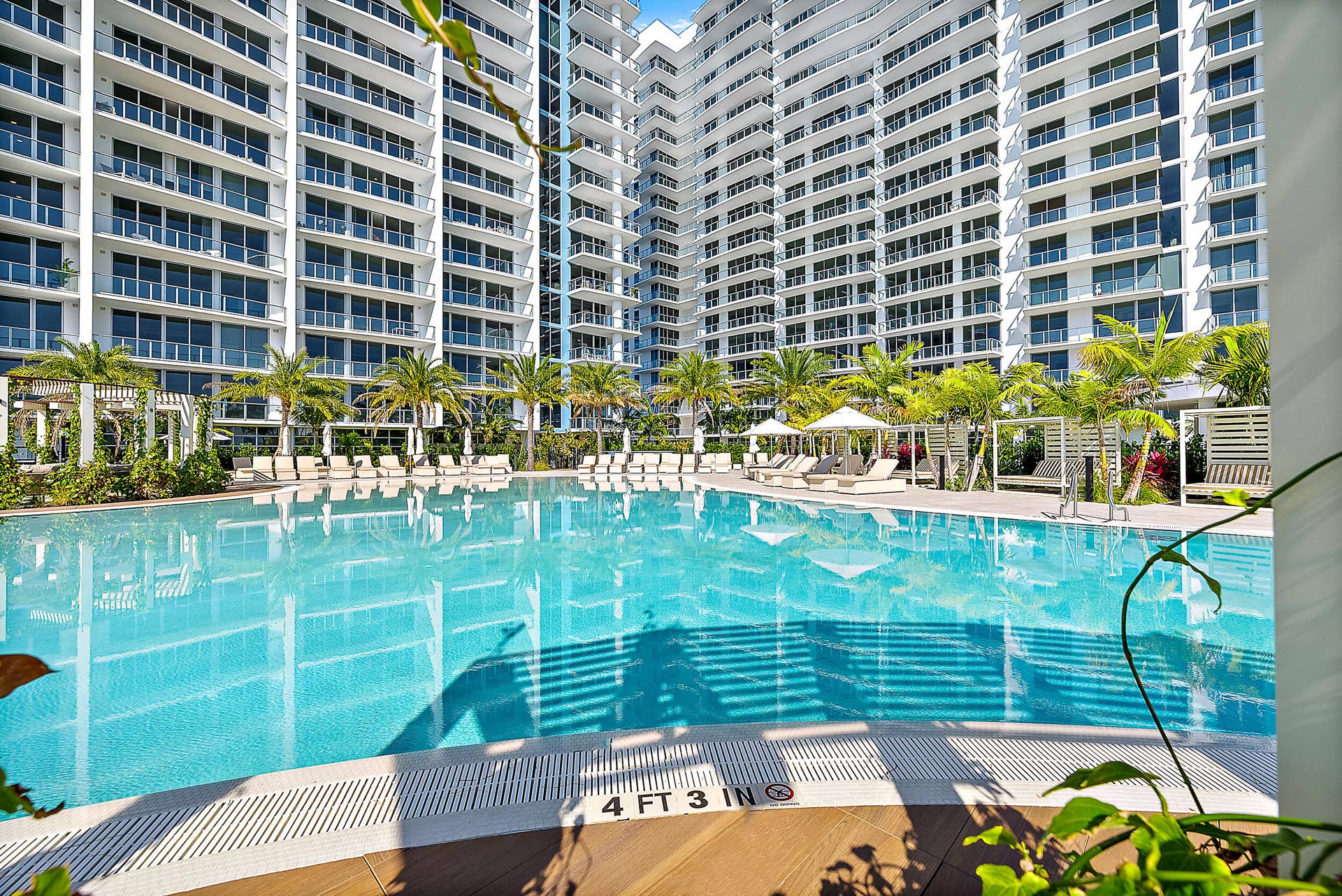 220 Lake Shore Drive, #1402, Lake Park, FL 33403 6th Floor Pool