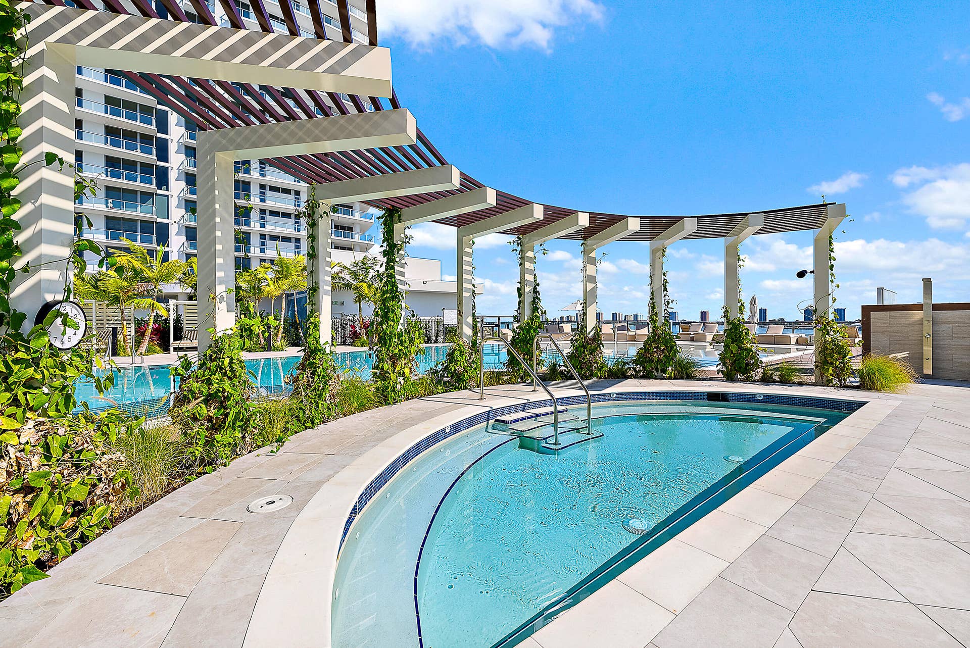 220 Lake Shore Drive, #1402, Lake Park, FL 33403 6th Floor Spa/Jacuzzi