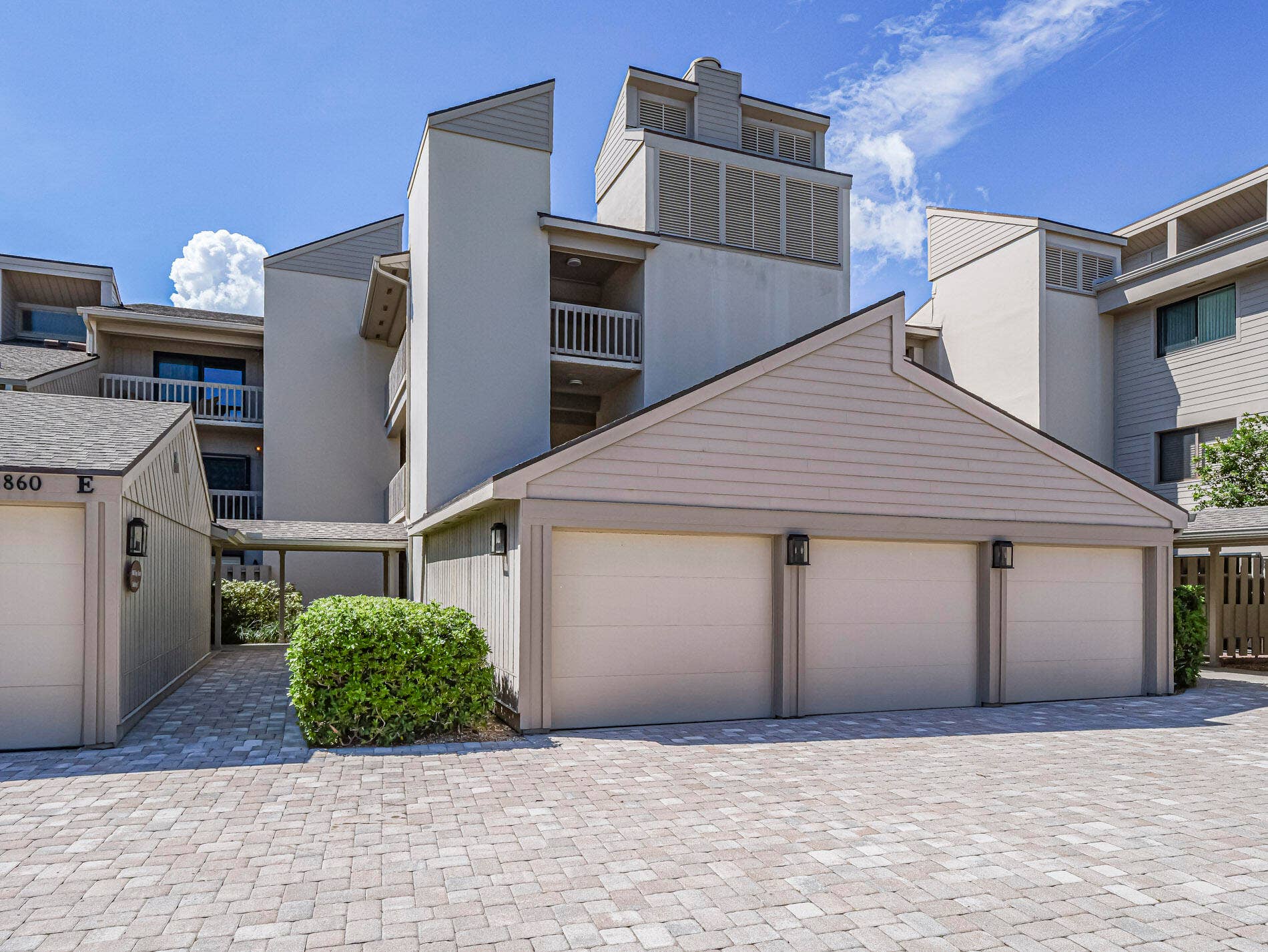 1860 Bay Road, Vero Beach, FL 32963 2.2