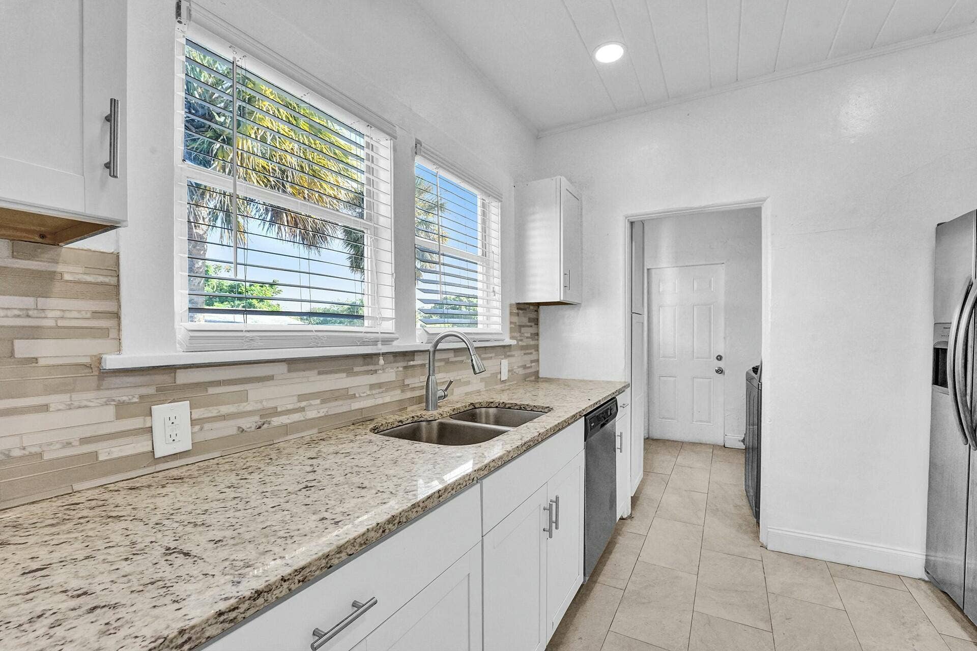 3910 GREENWOOD Avenue, West Palm Beach, West Palm Beach, FL 33407 Kithen