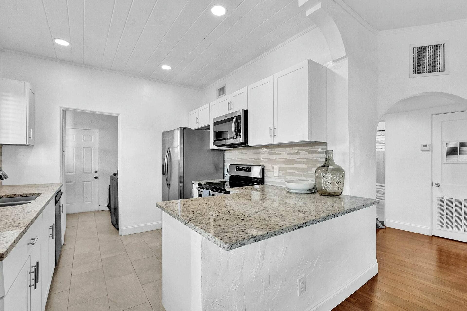 3910 GREENWOOD Avenue, West Palm Beach, West Palm Beach, FL 33407 Kithen