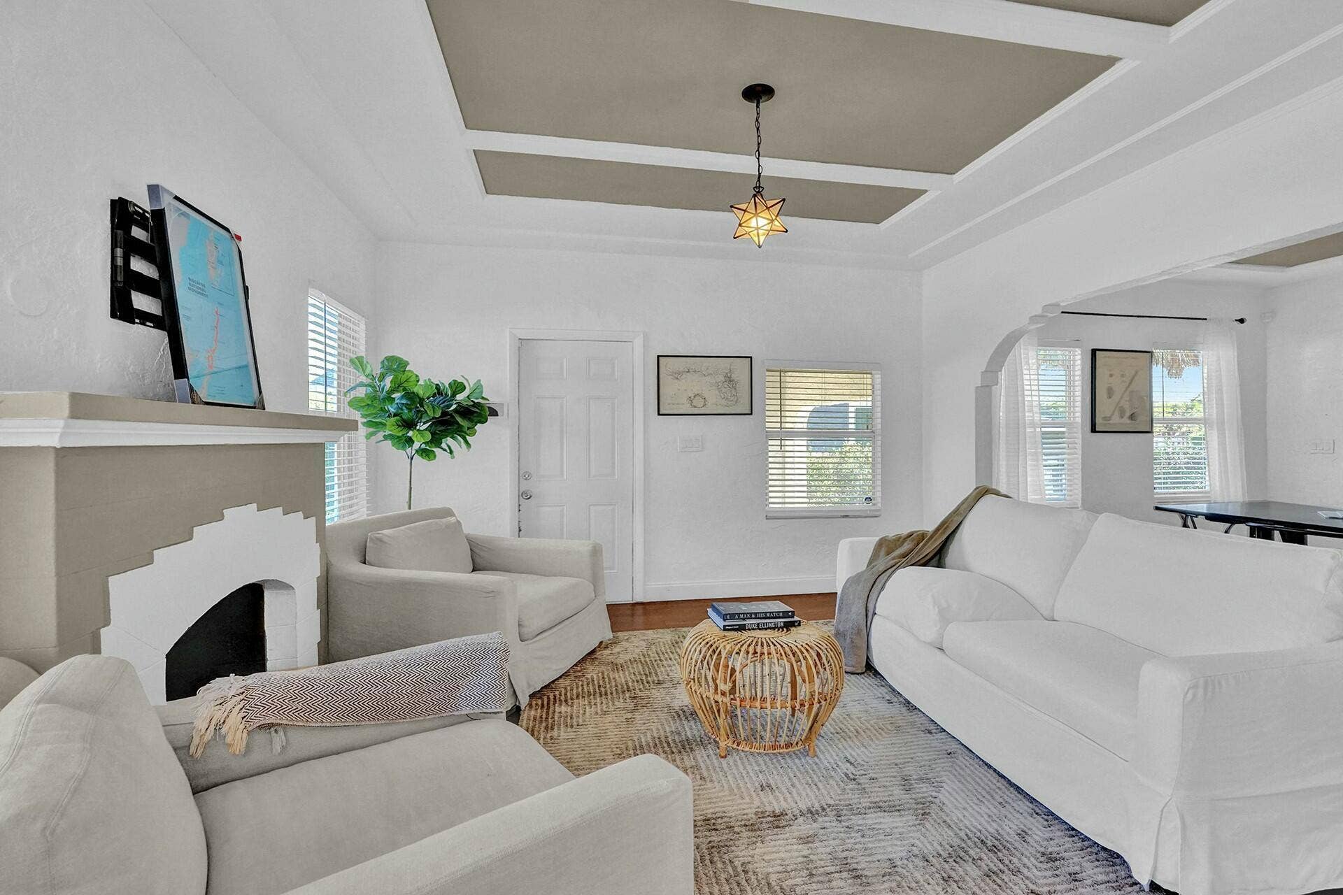 3910 GREENWOOD Avenue, West Palm Beach, West Palm Beach, FL 33407 Living Room