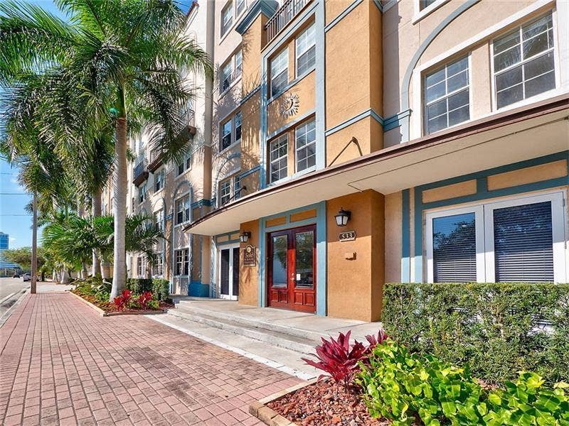 533 NE 3RD Avenue, #202, Fort Lauderdale, FL 33301 Front of Structure