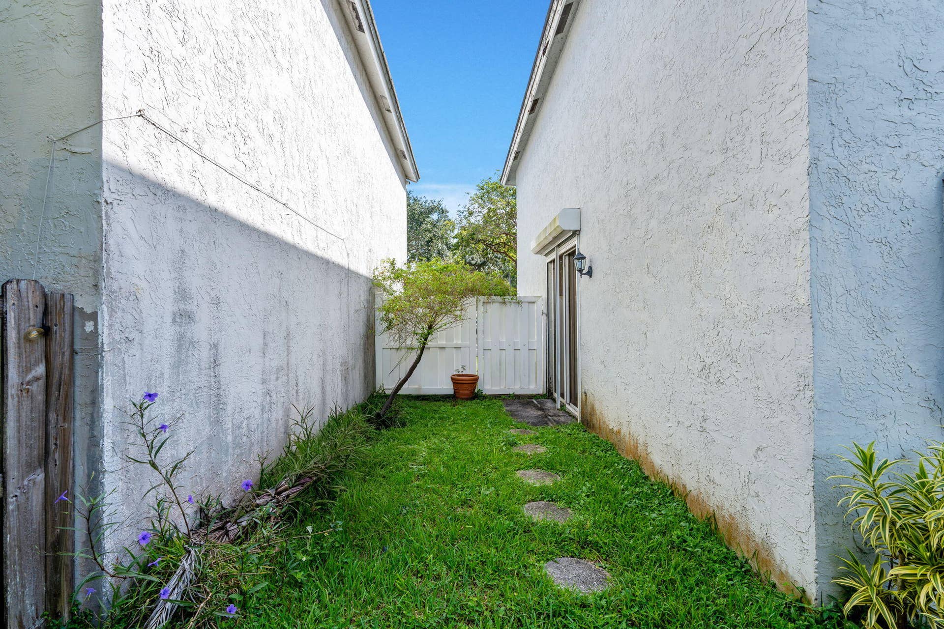 9843 NW 2ND Court, Plantation, FL 33324 44-web-or-mls-A7401838