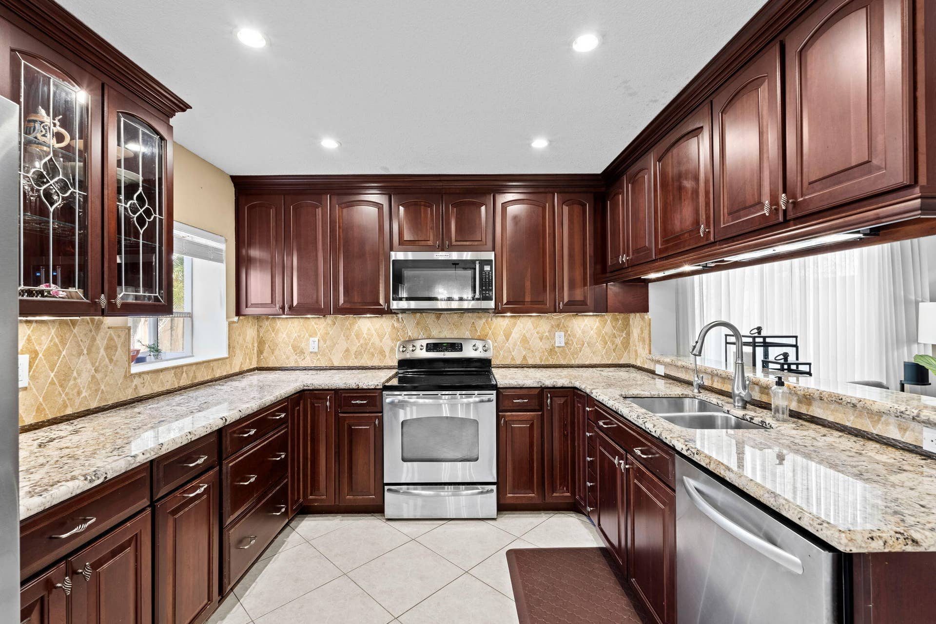 9843 NW 2ND Court, Plantation, FL 33324 17-web-or-mls-A7401934