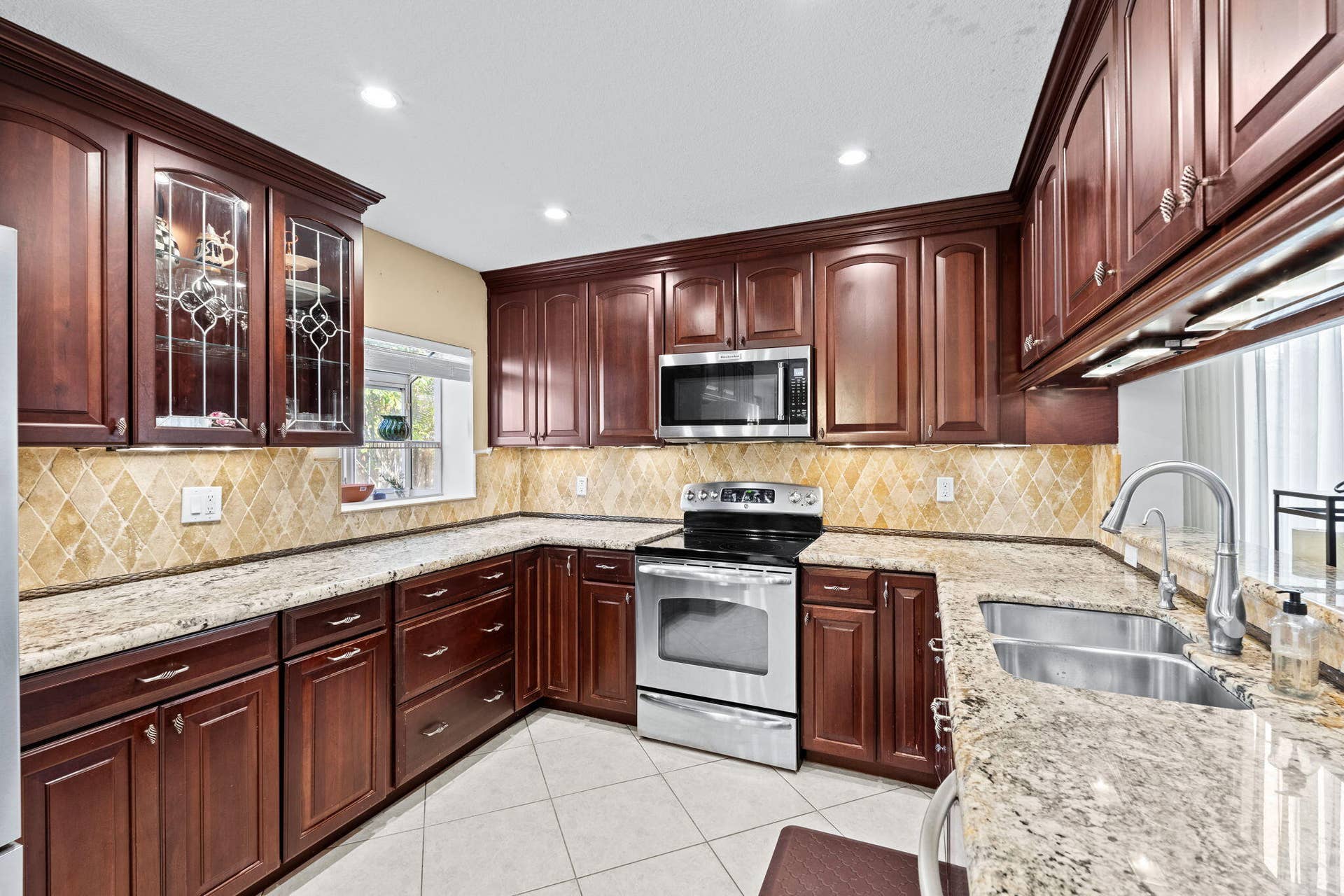 9843 NW 2ND Court, Plantation, FL 33324 18-web-or-mls-A7401931