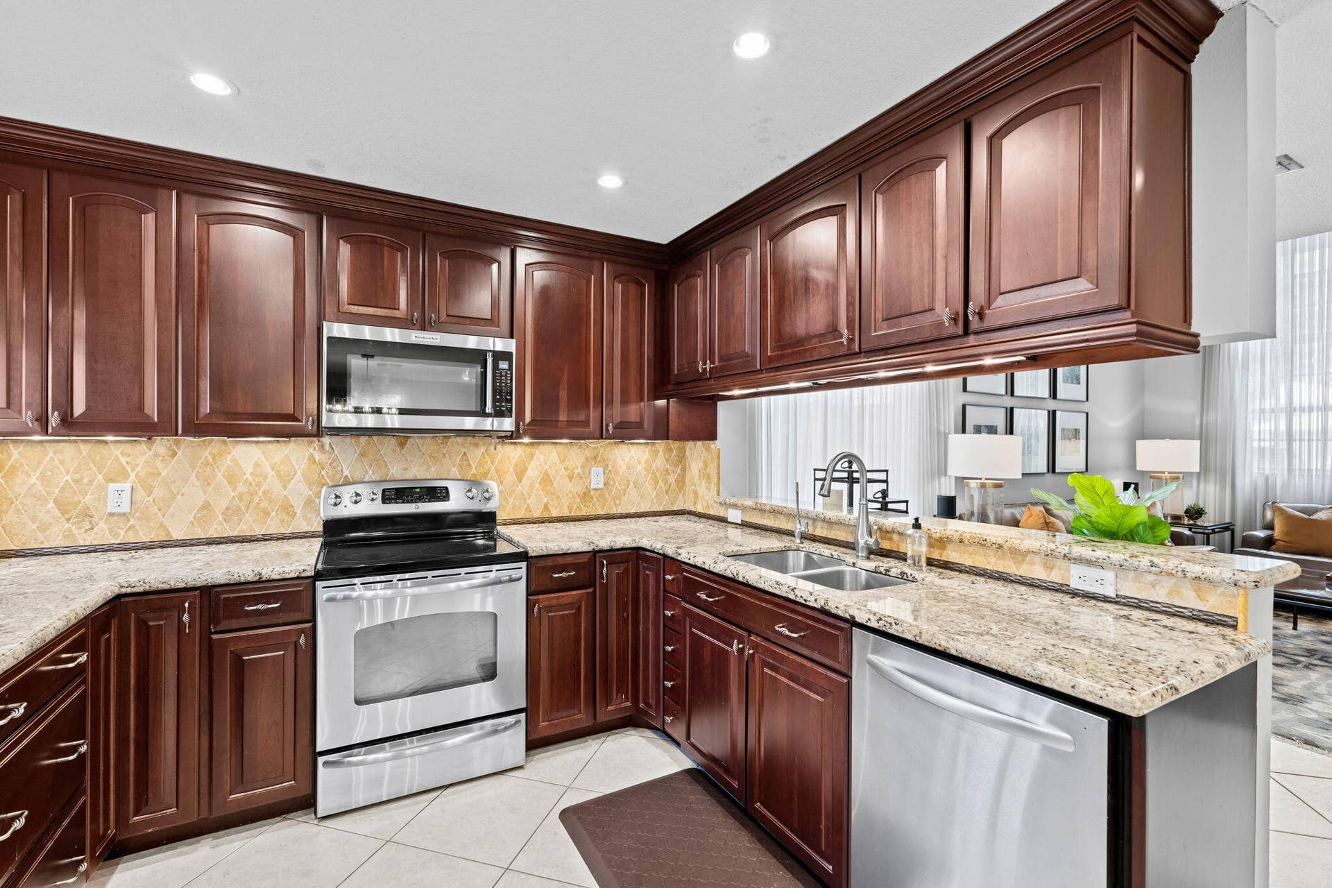 9843 NW 2ND Court, Plantation, FL 33324 20-web-or-mls-A7401928