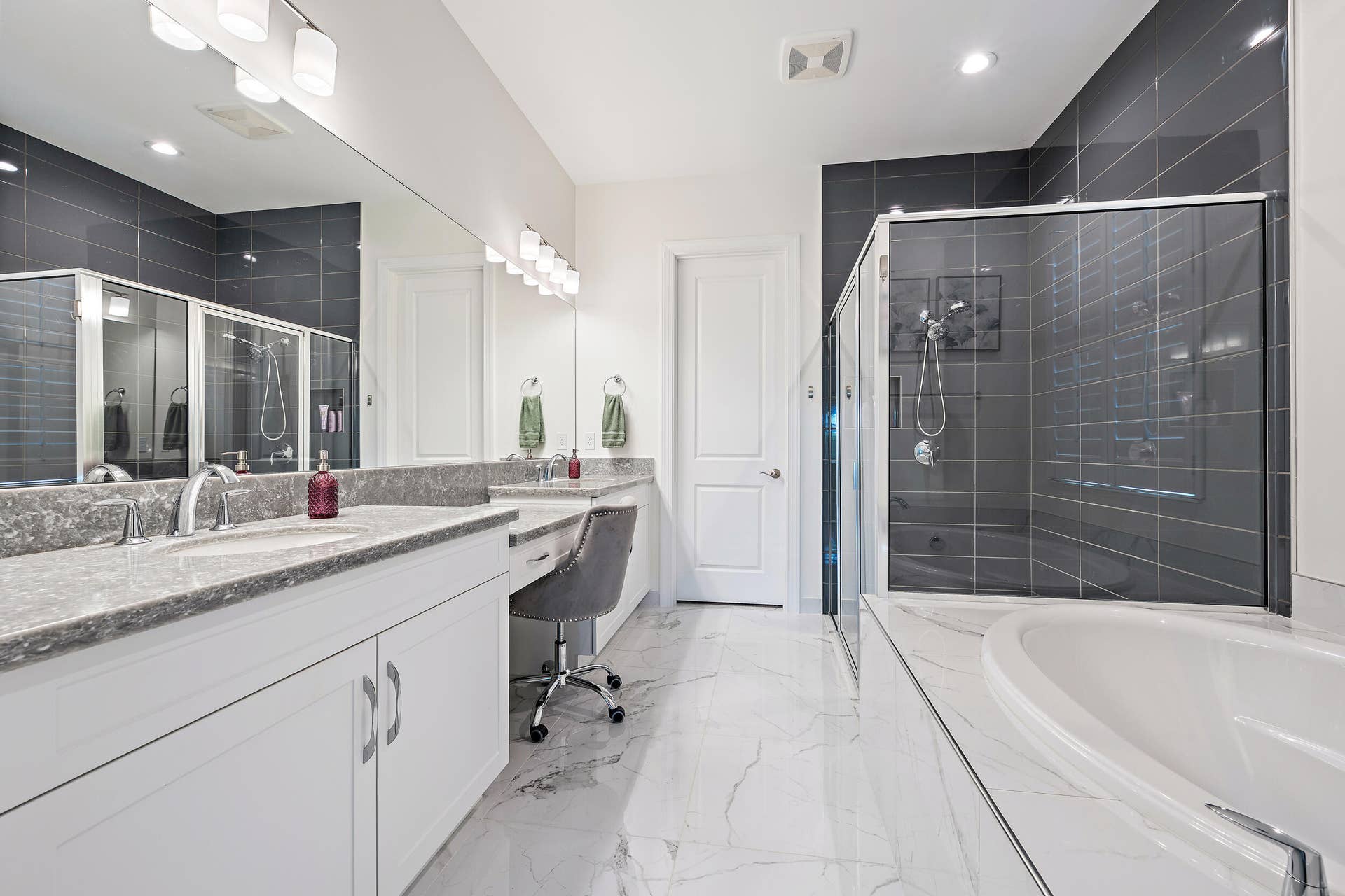 10038 Regency Way, Palm Beach Gardens, FL 33412 Primary Bathroom