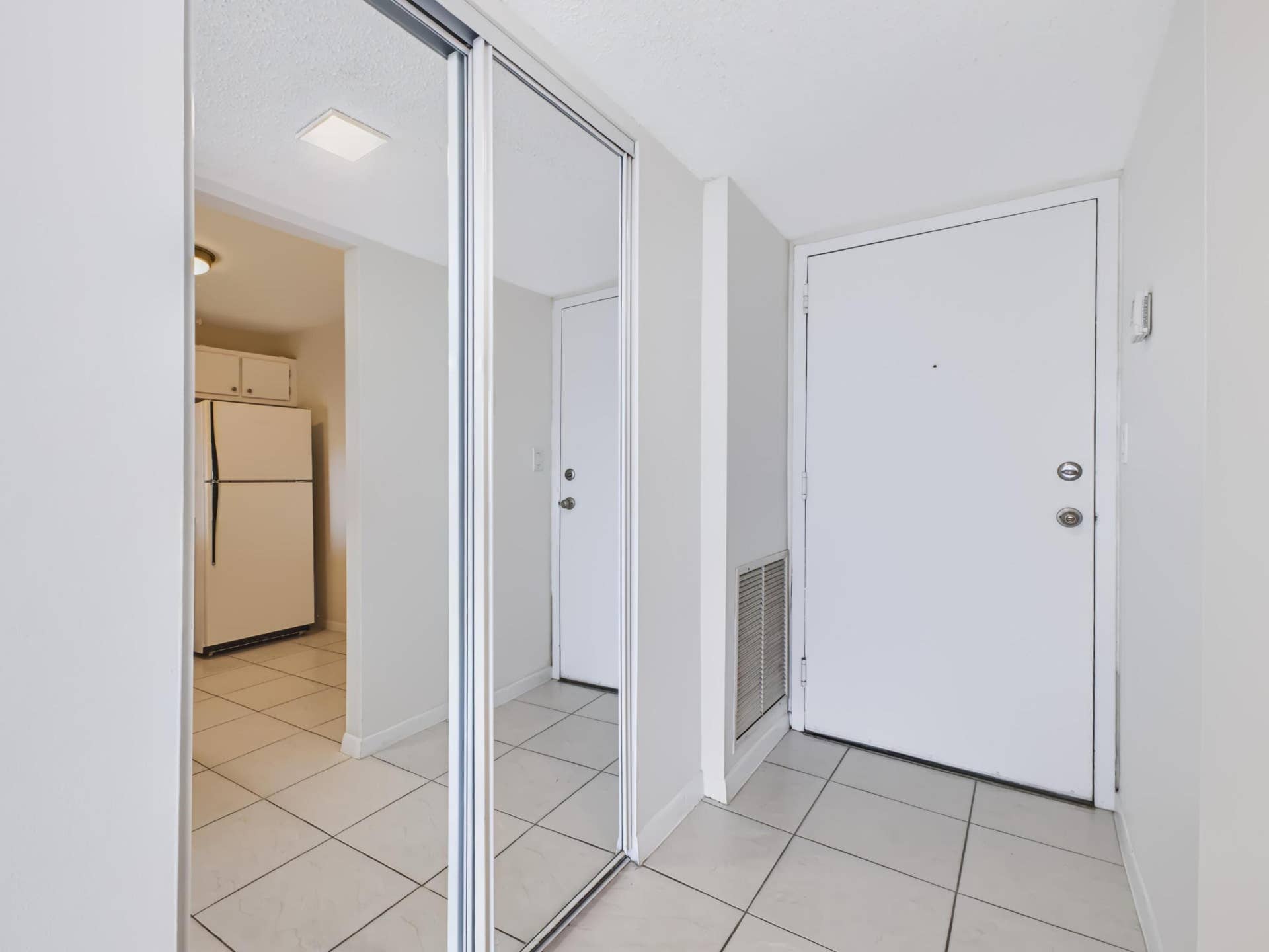 500 Executive Center Drive, #5M, West Palm Beach, FL 33401 500 Executive Center Dr 5M - Foyer