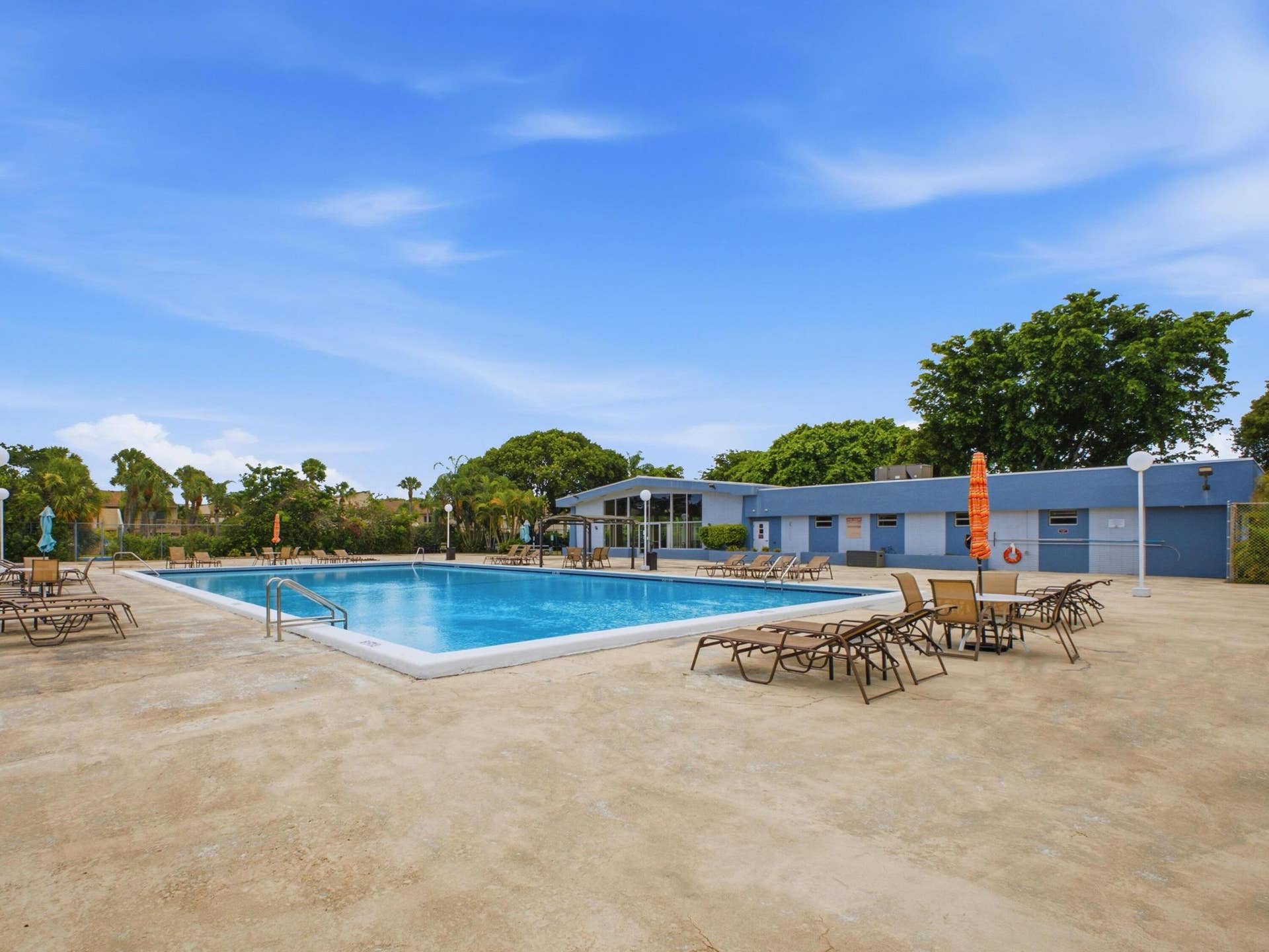 500 Executive Center Drive, #5M, West Palm Beach, FL 33401 500 Executive Center Dr 5M - Pool