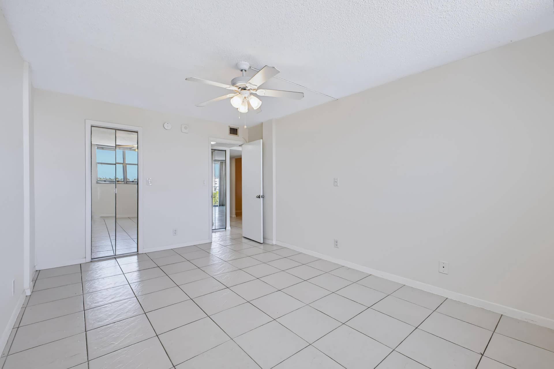 500 Executive Center Drive, #5M, West Palm Beach, FL 33401 500 Executive Center Dr 5M - Bedroom
