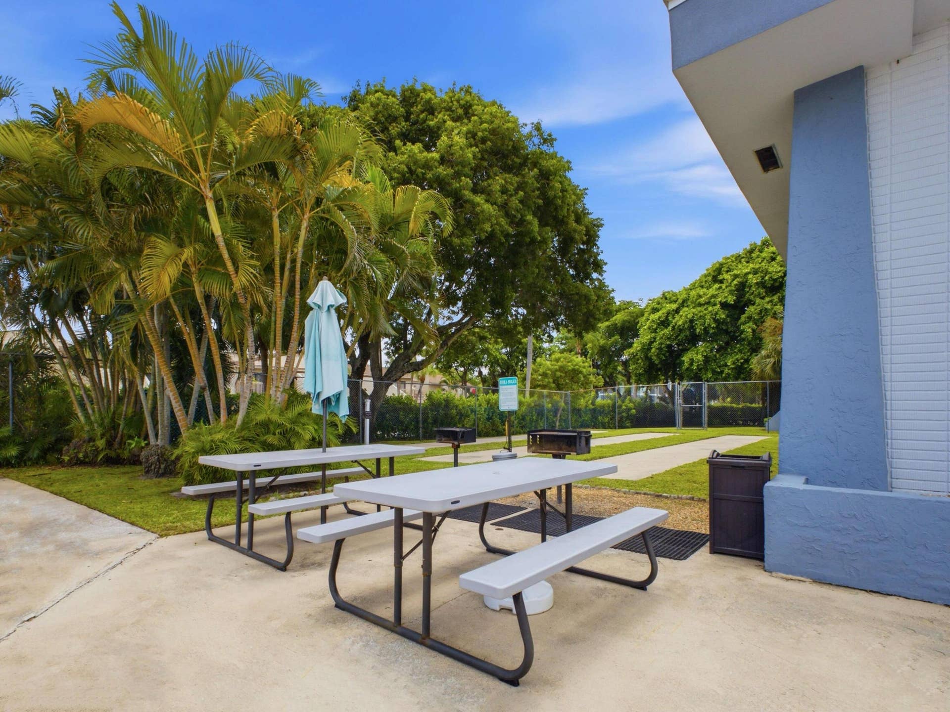 500 Executive Center Drive, #5M, West Palm Beach, FL 33401 Clubhousr Grilling Area
