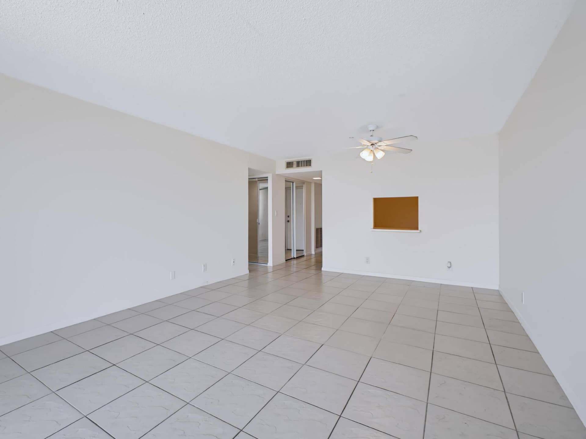 500 Executive Center Drive, #5M, West Palm Beach, FL 33401 500 Executive Center Dr 5M - Living Room