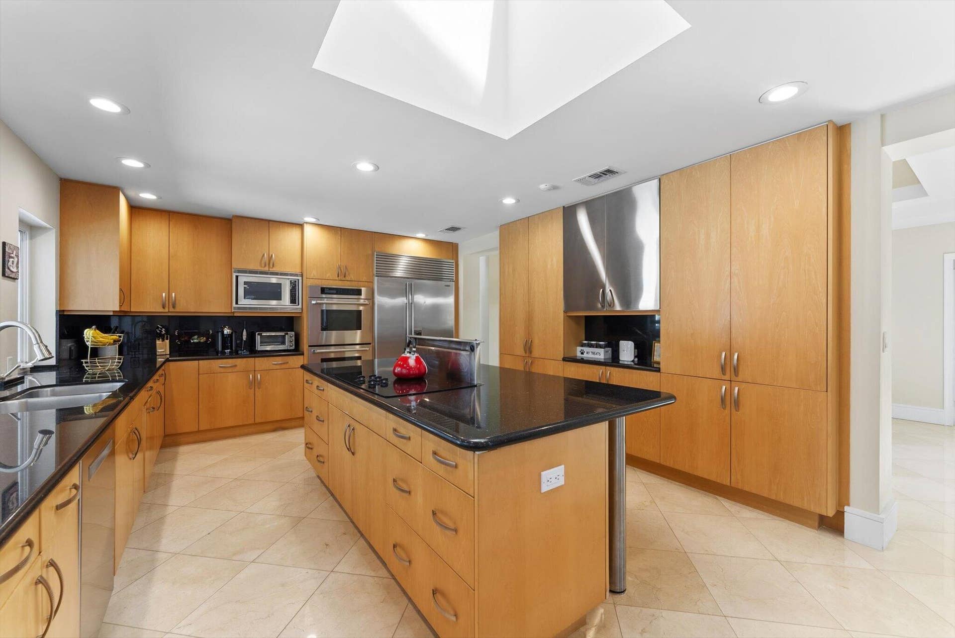 4475 Woodfield Boulevard, Boca Raton, FL 33434 Kitchen