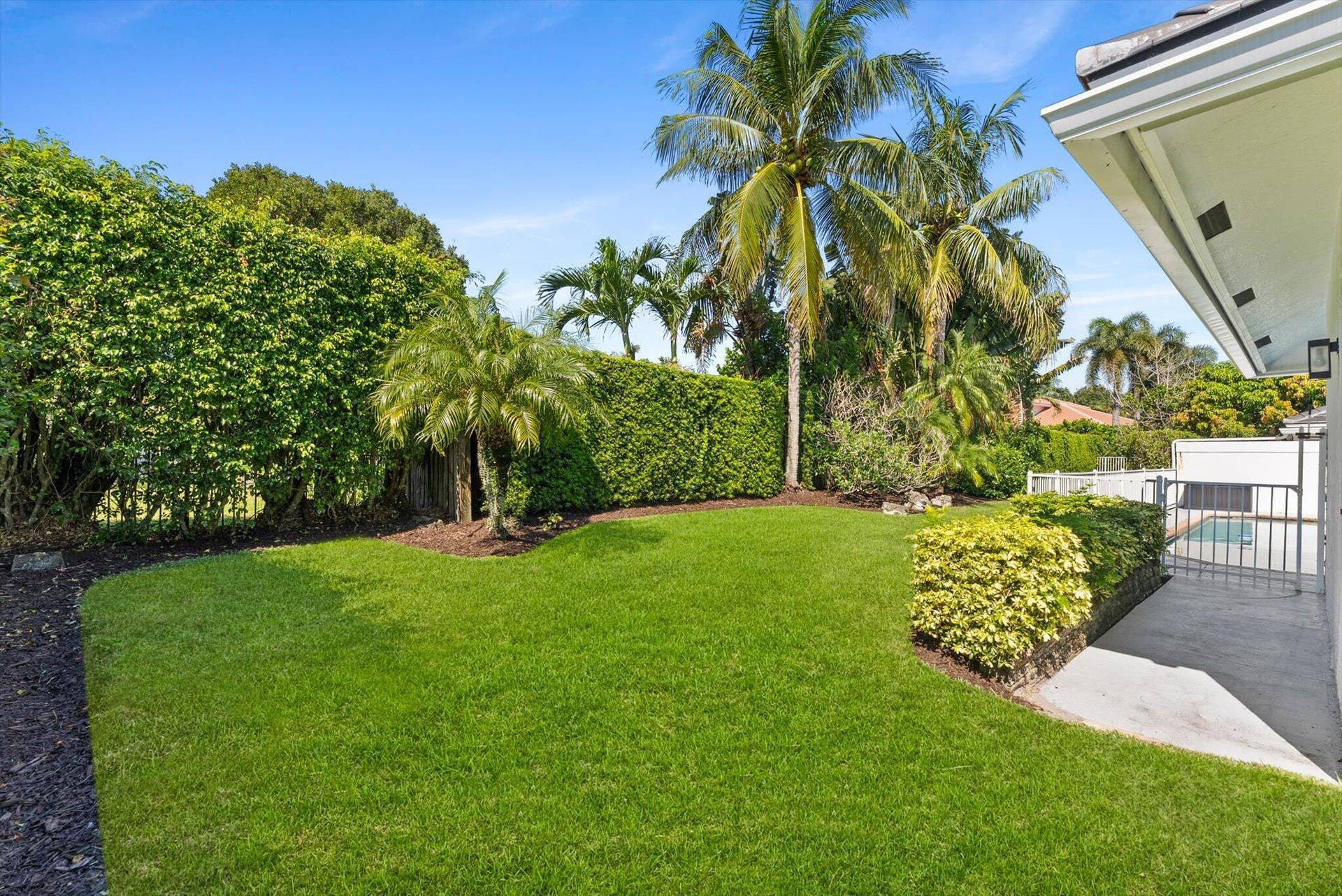 4475 Woodfield Boulevard, Boca Raton, FL 33434 Yard