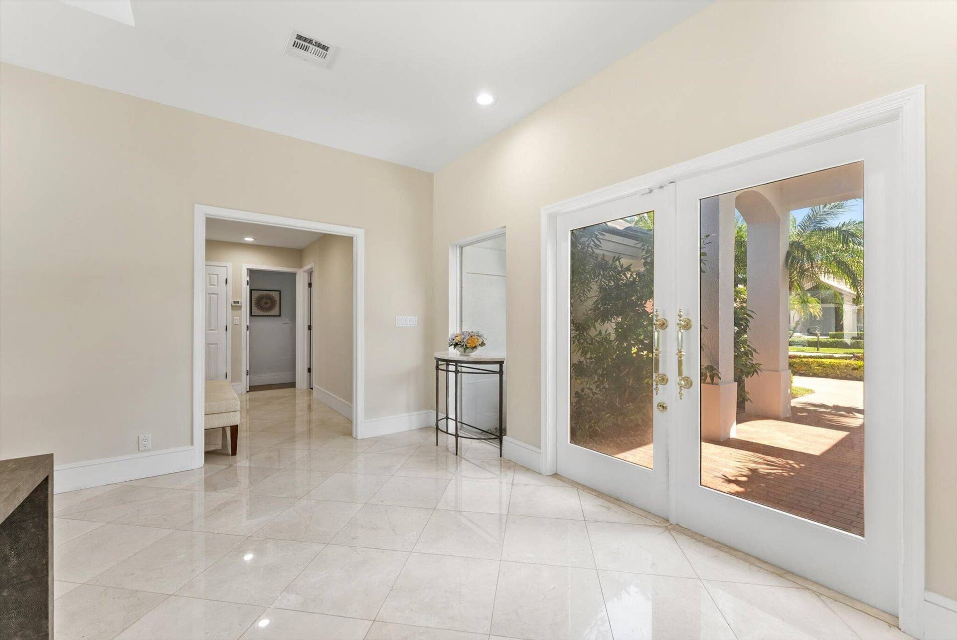 4475 Woodfield Boulevard, Boca Raton, FL 33434 Entrance/Hall to bedrooms