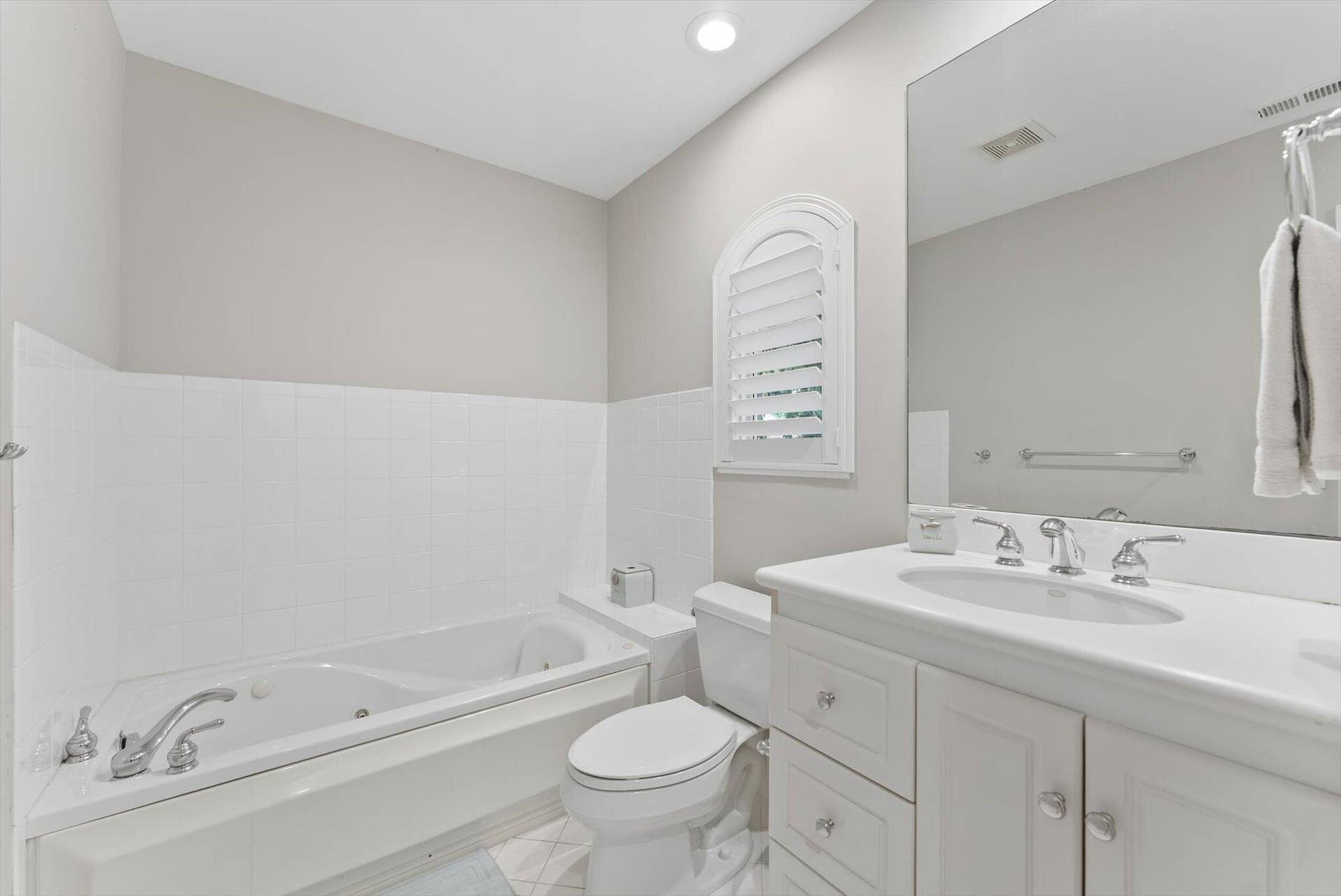 4475 Woodfield Boulevard, Boca Raton, FL 33434 Bathroom