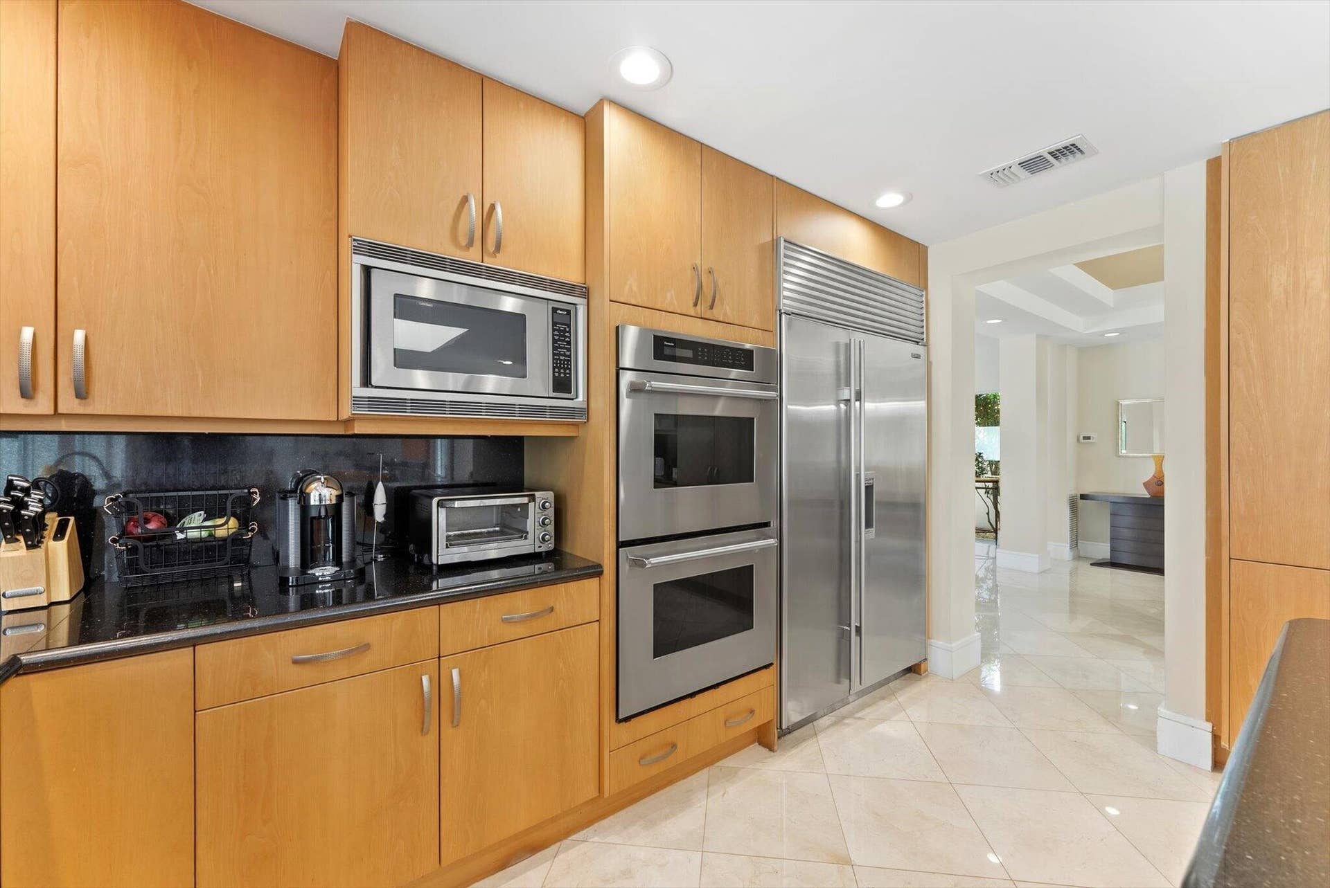 4475 Woodfield Boulevard, Boca Raton, FL 33434 Kitchen