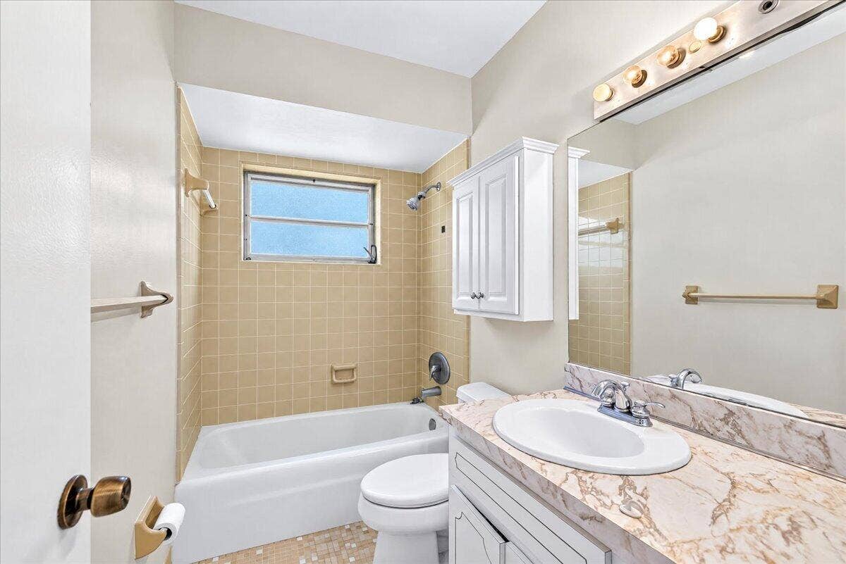 Full Bathroom