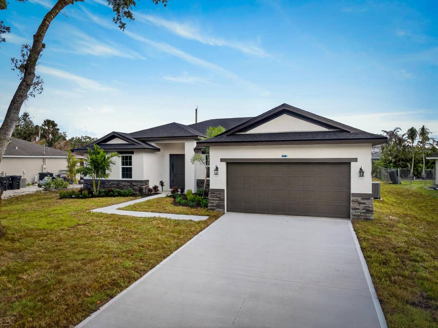 Property photo for 627 Russ Road, Fort Pierce, FL