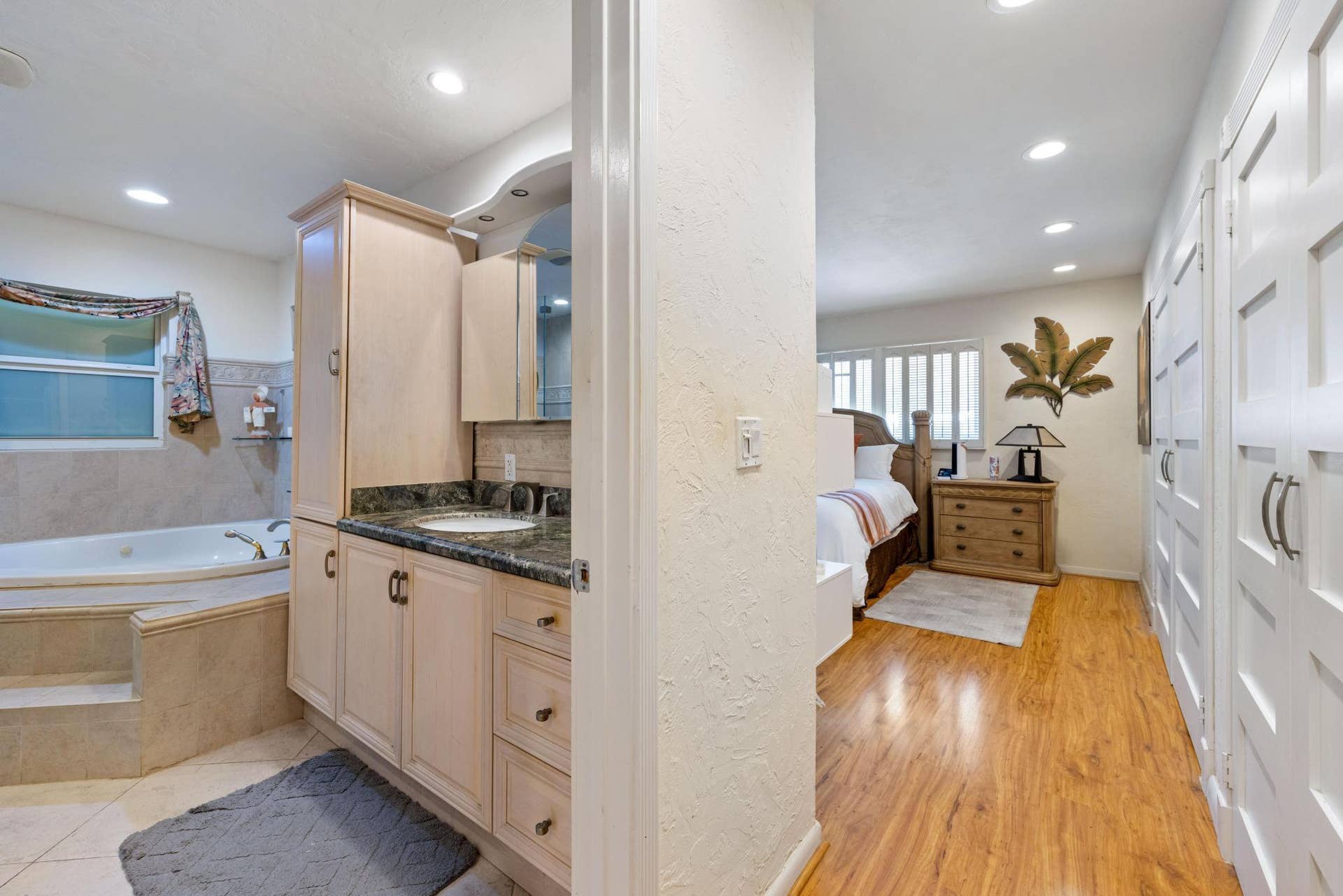 2851 NE 11TH Street, Pompano Beach, FL 33062 Master Bedroom & Master Bath