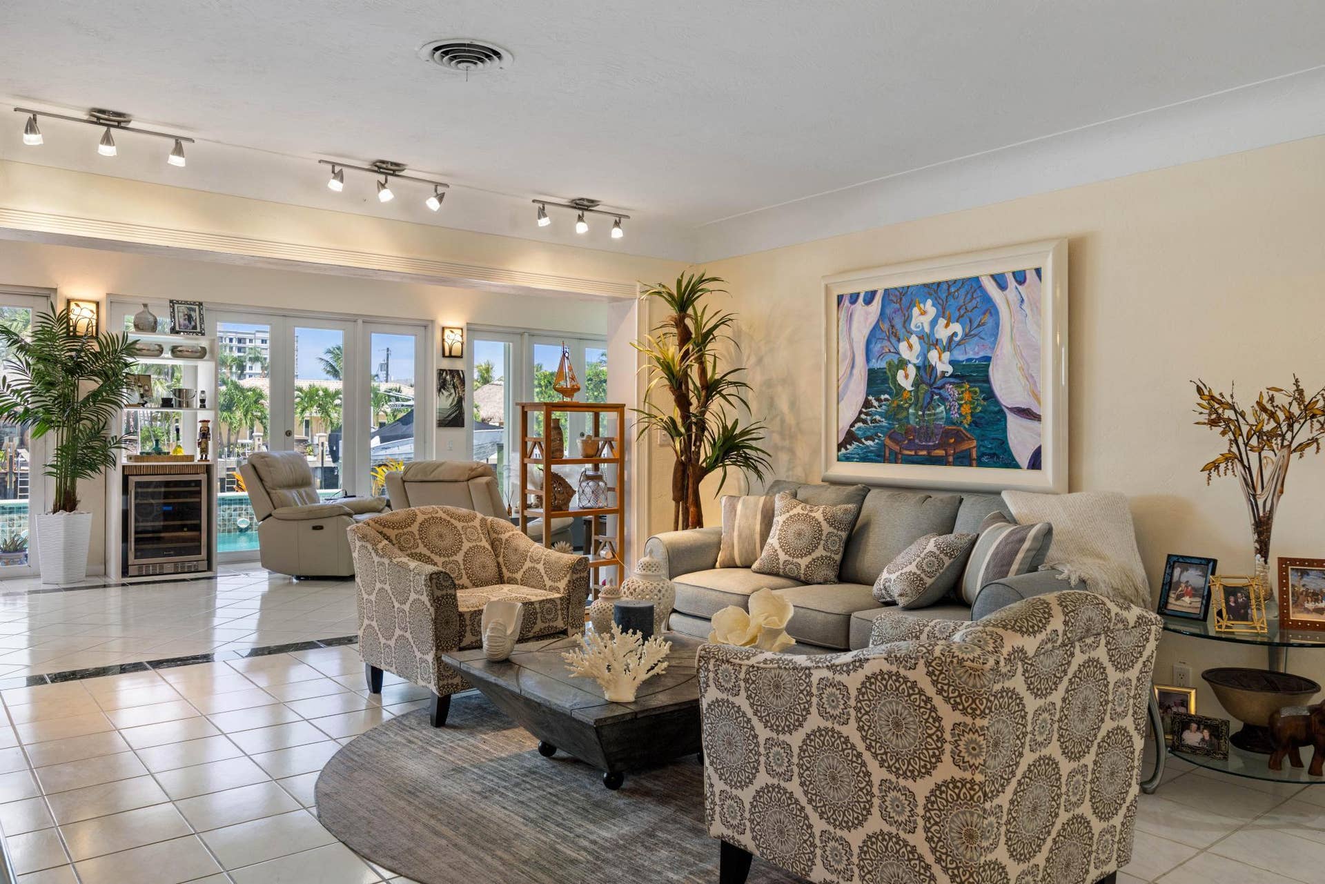 2851 NE 11TH Street, Pompano Beach, FL 33062 Living room