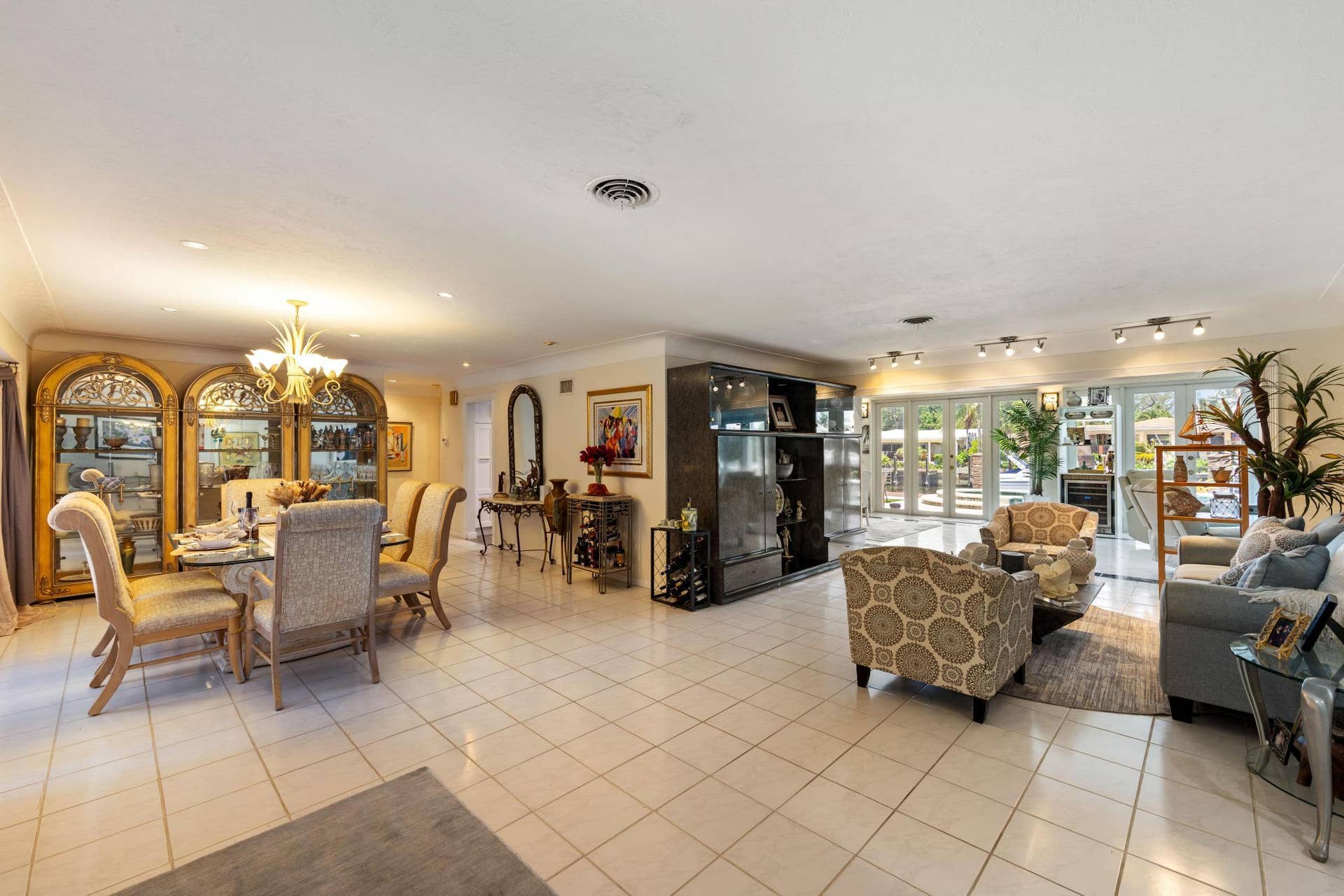2851 NE 11TH Street, Pompano Beach, FL 33062 Formal Dining Room- Living Room