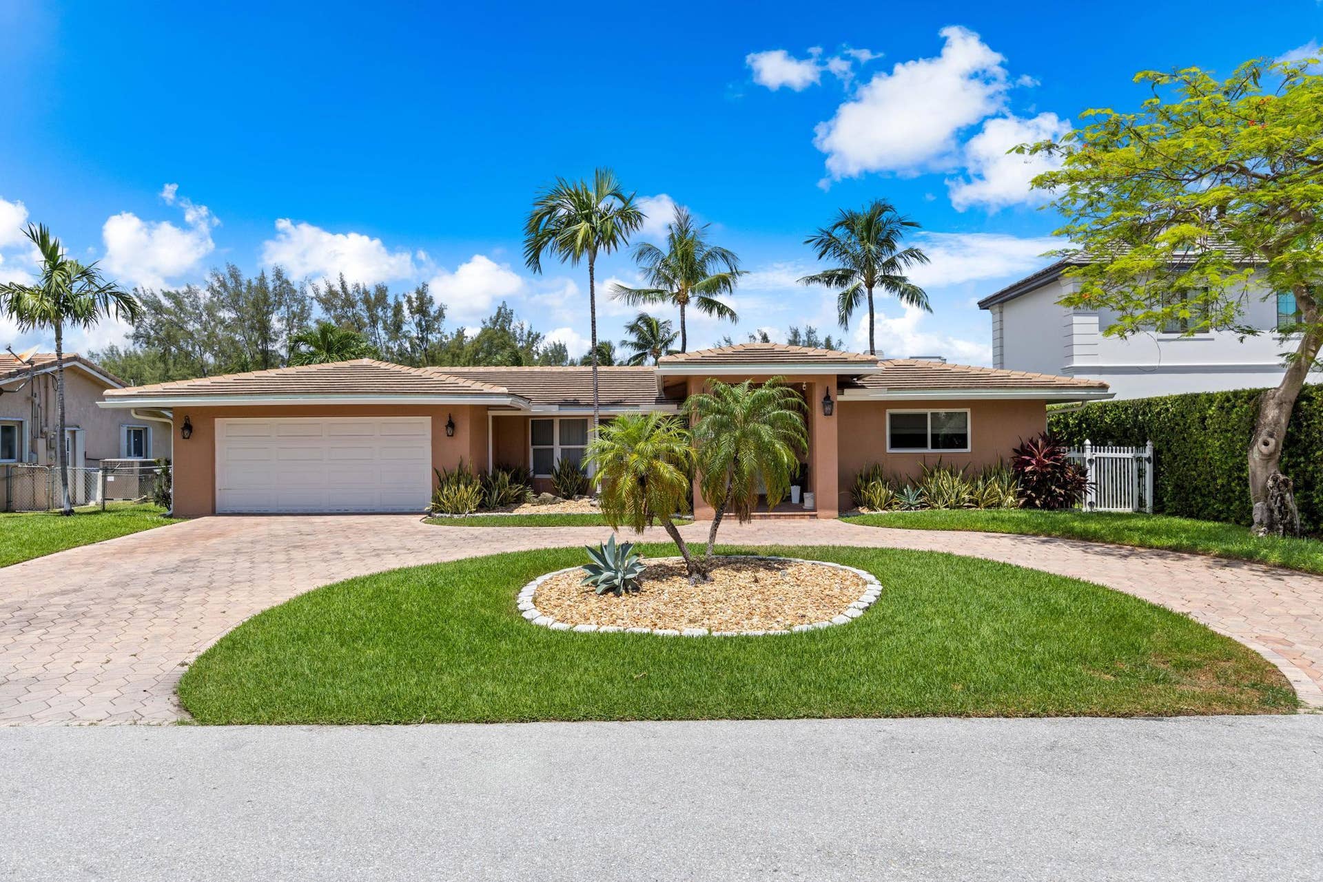 2851 NE 11TH Street, Pompano Beach, FL 33062 Front of Home