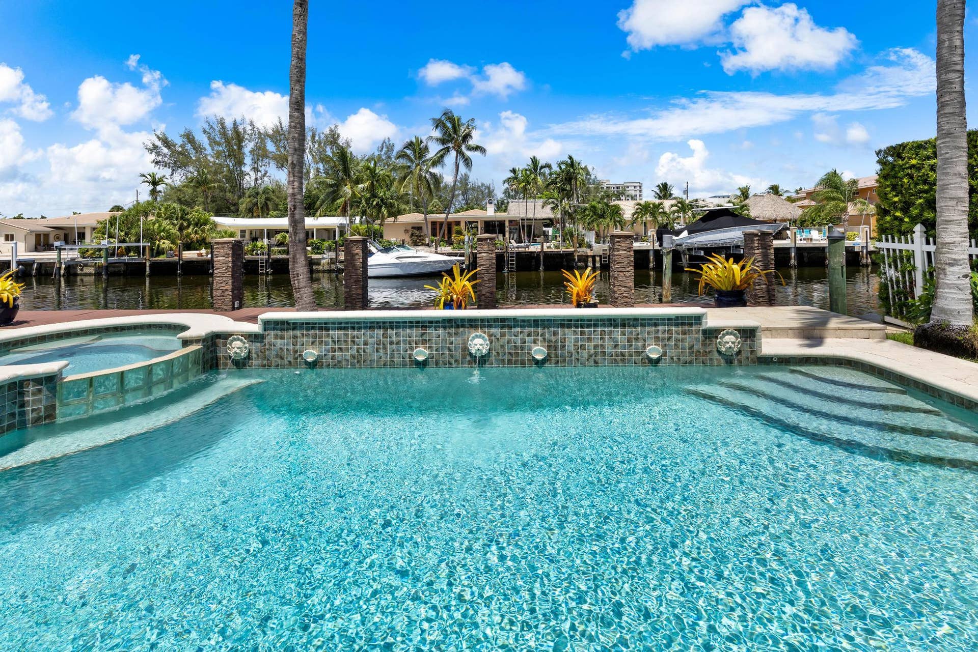 2851 NE 11TH Street, Pompano Beach, FL 33062 Pool & Jacuzzi