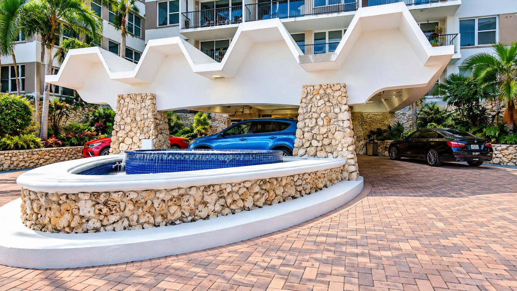 2030 S OCEAN Drive, #211, Hallandale Beach, FL 33009 Tropical Luxury Porte-Cochre Entrance