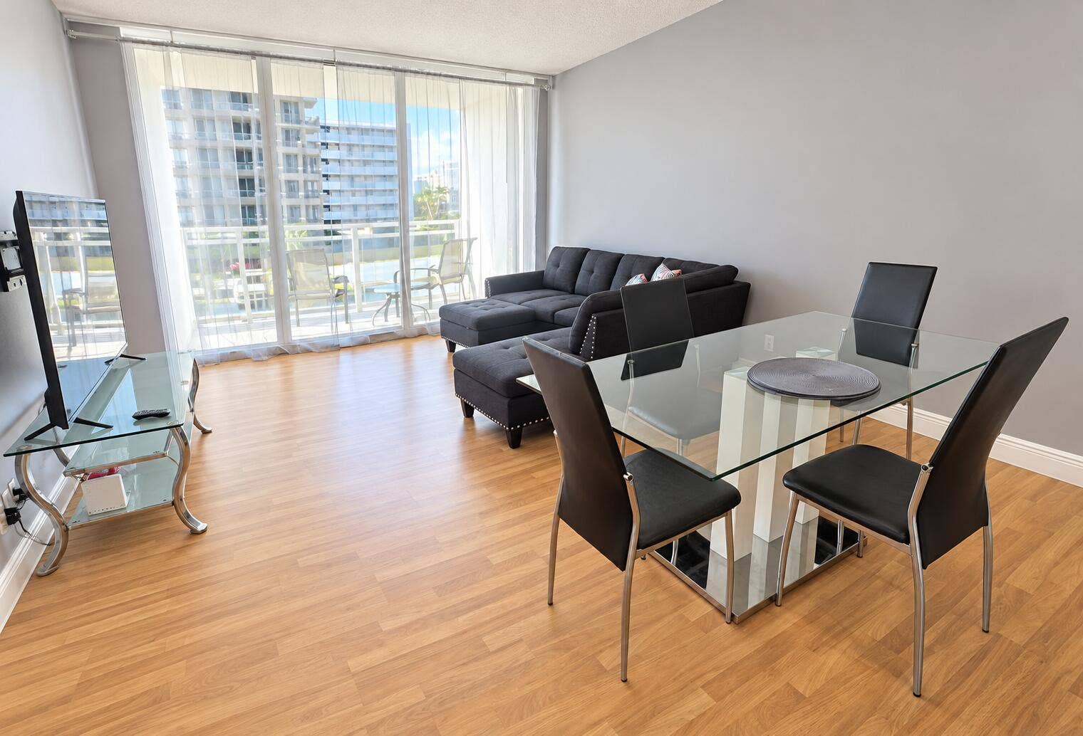 2030 S OCEAN Drive, #211, Hallandale Beach, FL 33009 Bright Modern Living and Dining Room (1)