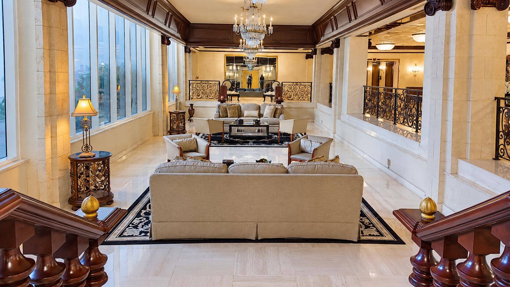 2030 S OCEAN Drive, #211, Hallandale Beach, FL 33009 Symmetrical Luxury Lobby Lounge