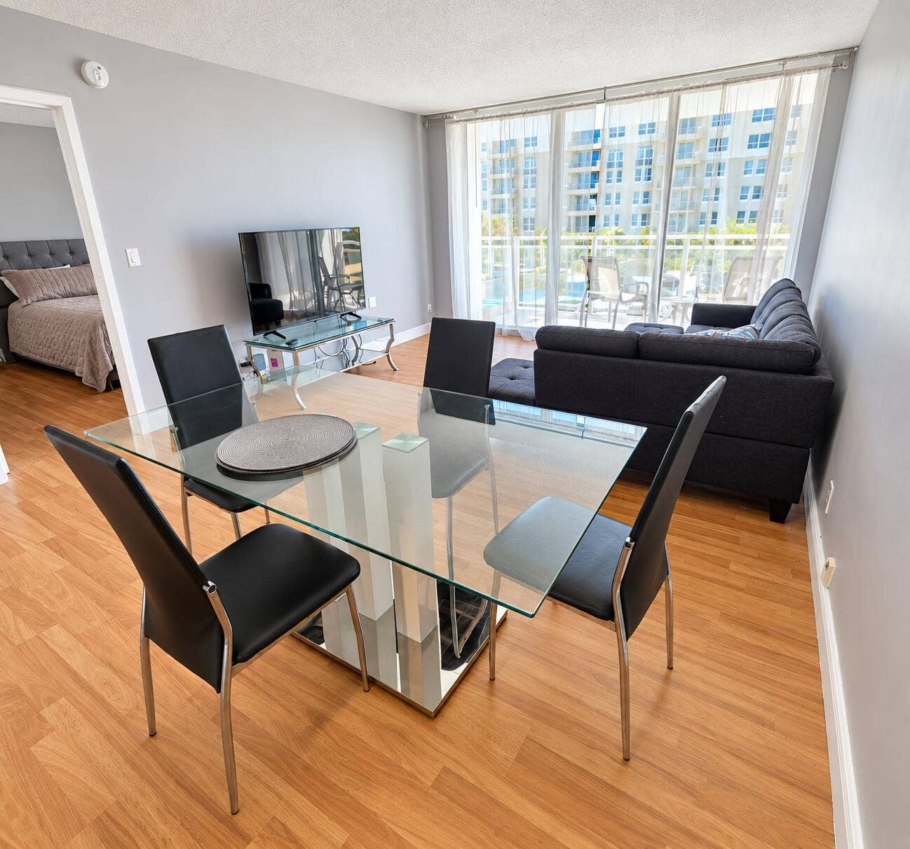 2030 S OCEAN Drive, #211, Hallandale Beach, FL 33009 Bright Modern Apartment Living and Dinin