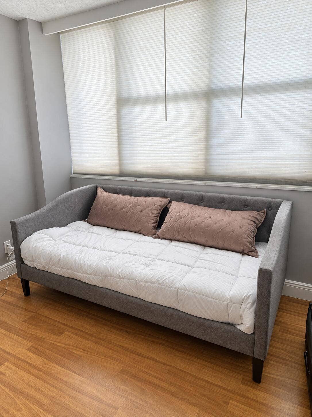 2030 S OCEAN Drive, #211, Hallandale Beach, FL 33009 Minimal Gray Daybed Beneath Window