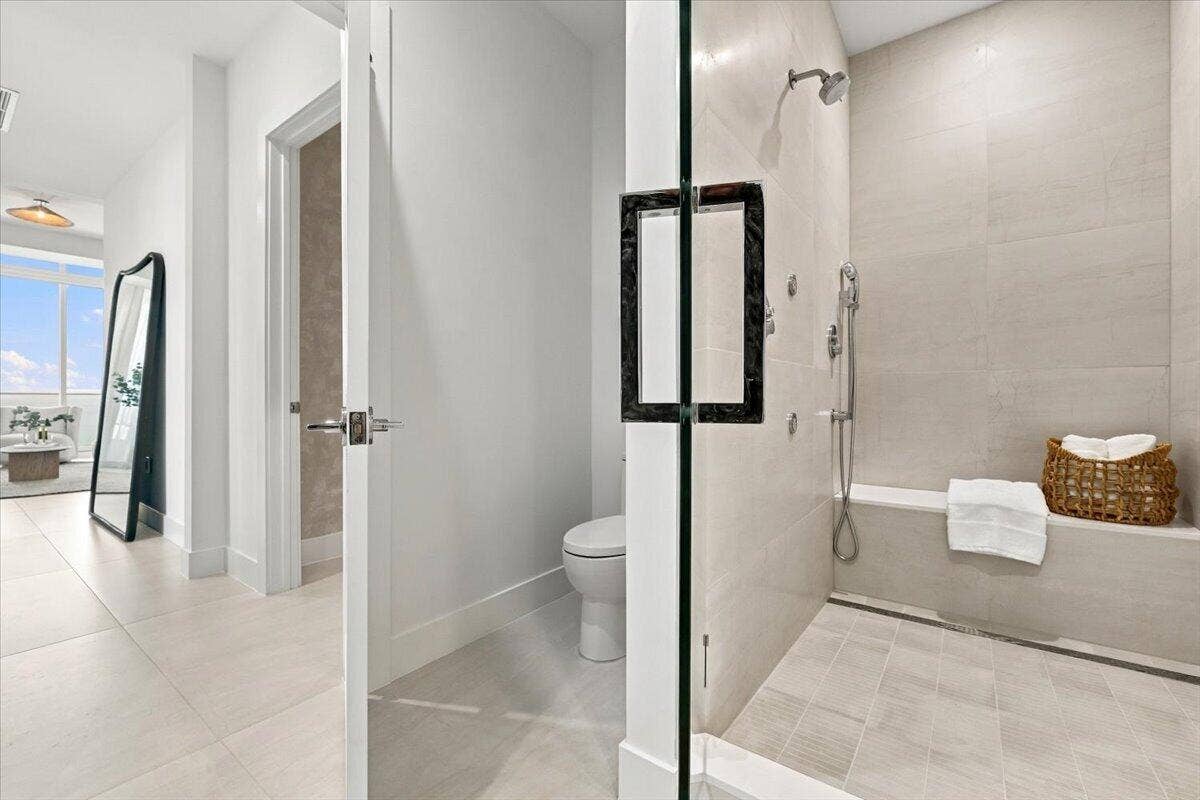 Owner's bath